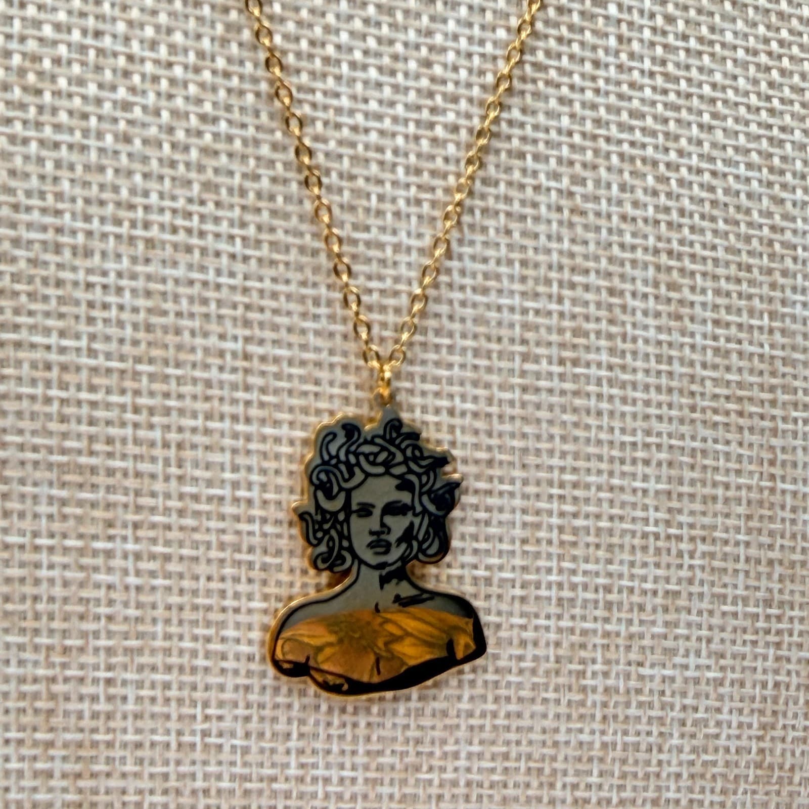 Vintage 80s Medusa Gorgon Bust Pendant Necklace Gold Tone Greek Mythlogy Jewelry - Thumbnail 8