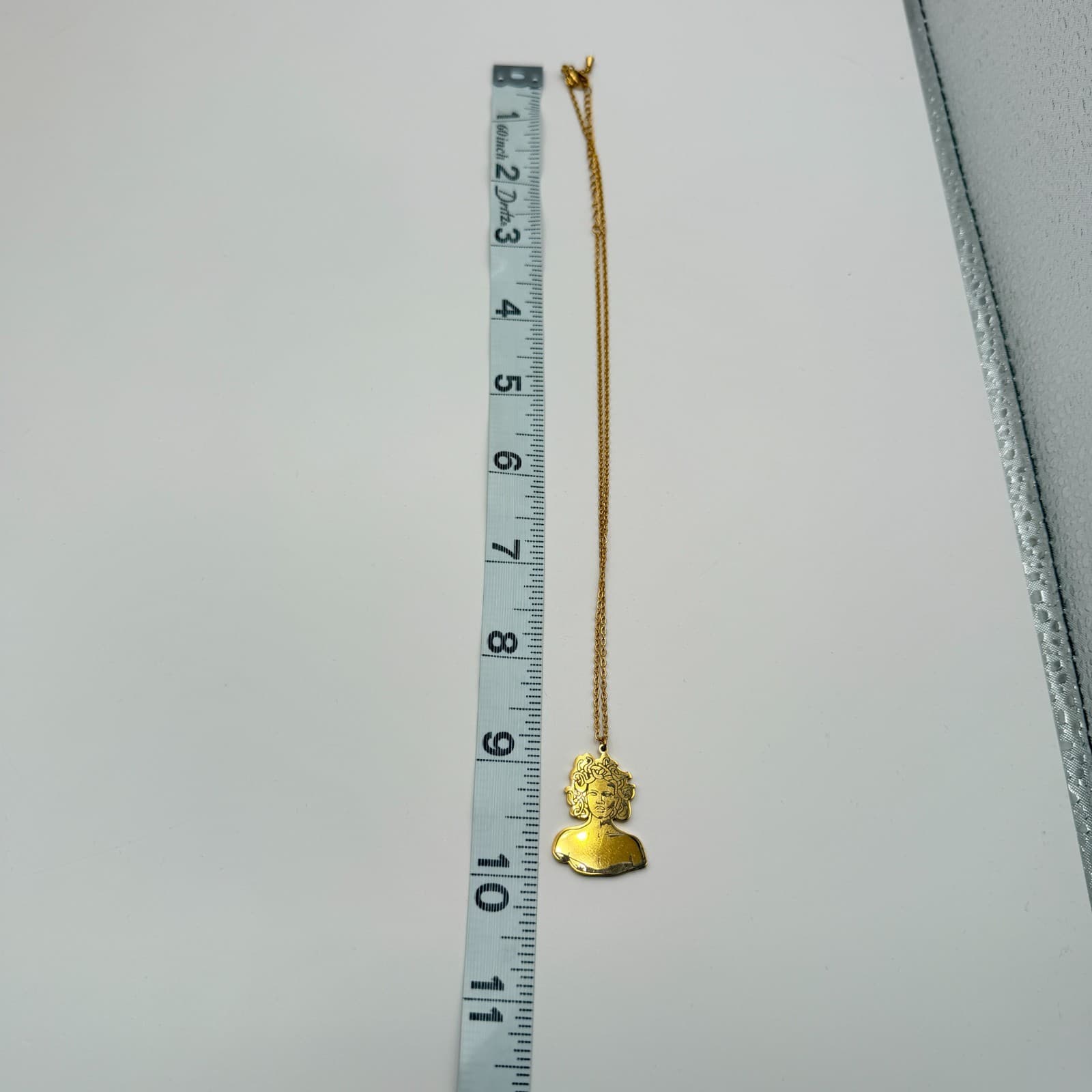 Vintage 80s Medusa Gorgon Bust Pendant Necklace Gold Tone Greek Mythlogy Jewelry - Thumbnail 11