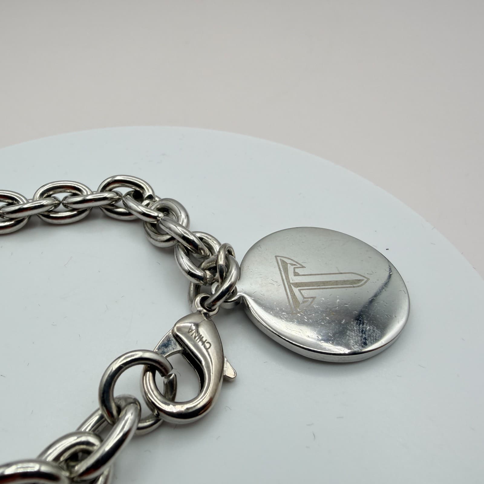 Vintage Y2k Silver Tone Chain Bracelet Engraved Round T Initial Charm Jewelry - Thumbnail 6