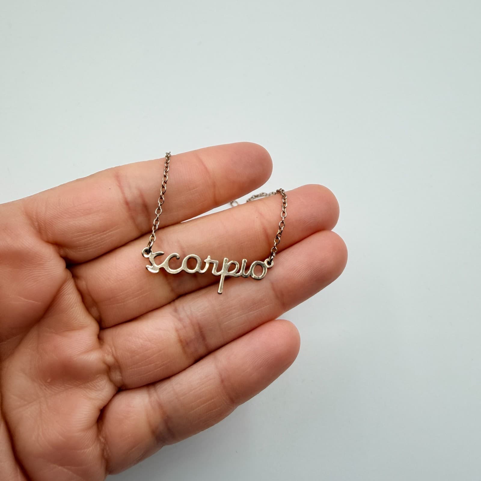 Vintage 80s Zodiac Script Nameplate Necklace Ornate Astrology Pendant Jewelry - Thumbnail 8