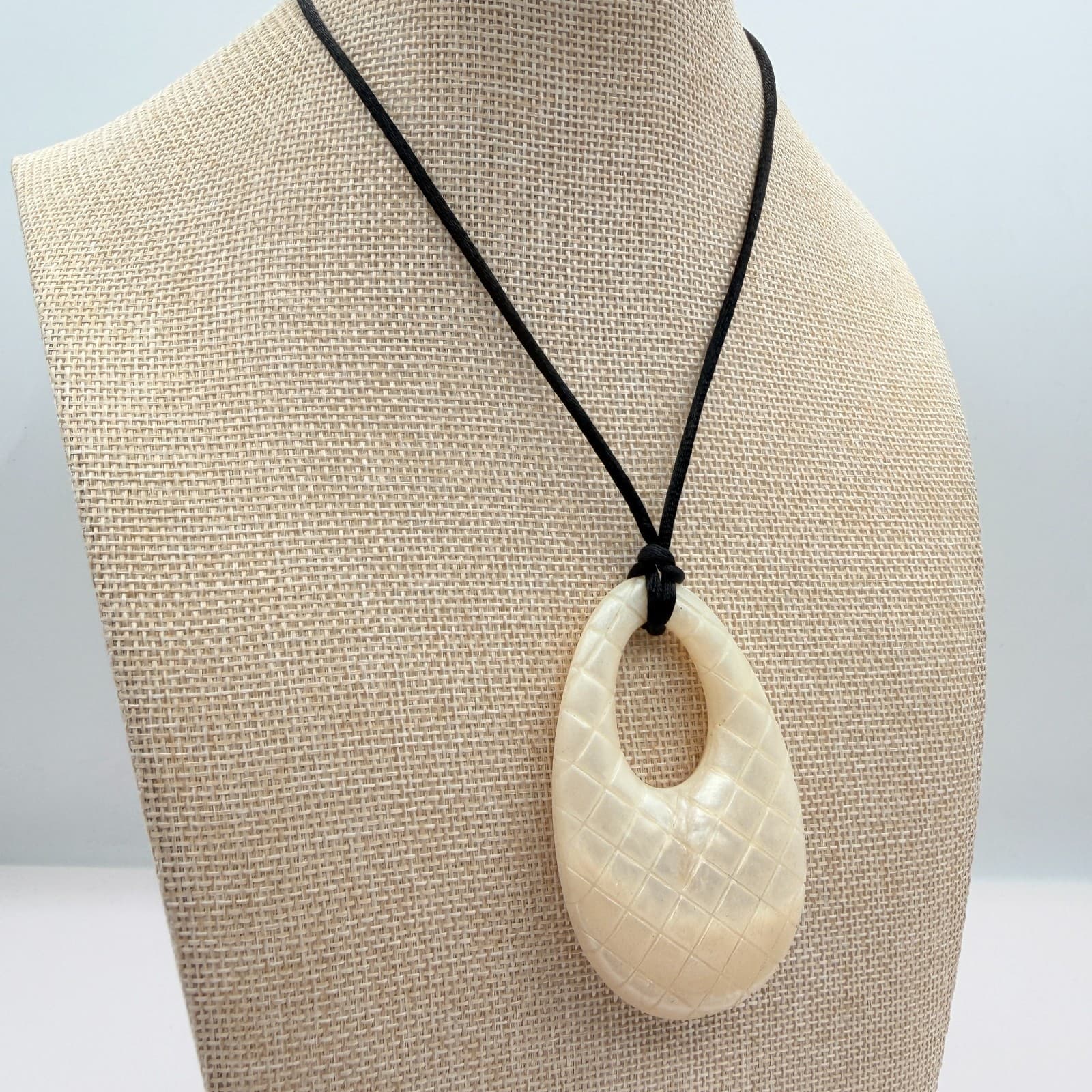 Vintage 80s Shell Geometric Lattice Dangle Necklace Minimalist Amulet Jewelry - Thumbnail 6