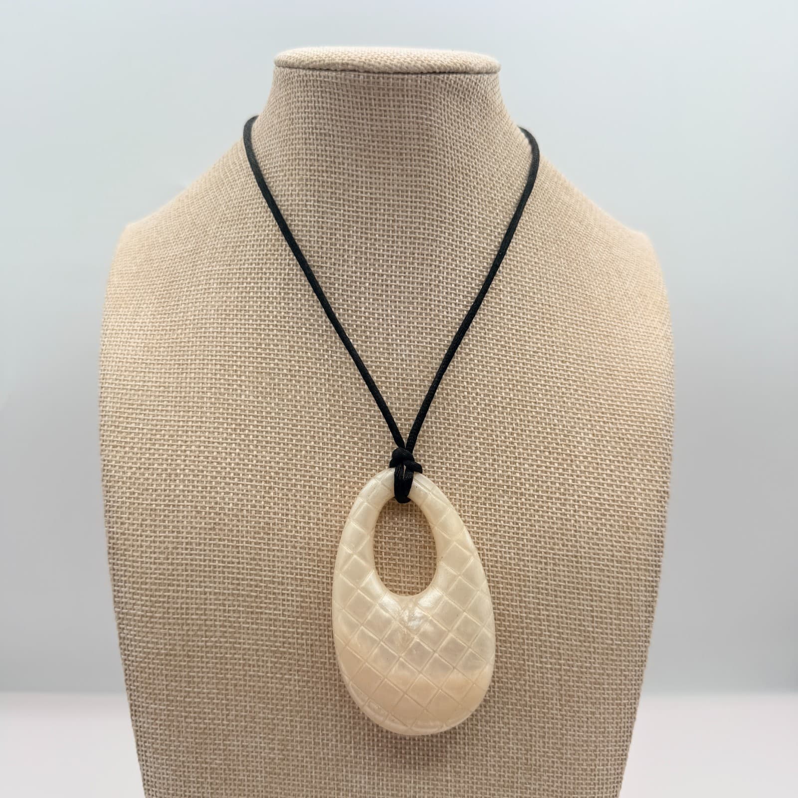 Vintage 80s Shell Geometric Lattice Dangle Necklace Minimalist Amulet Jewelry - Thumbnail 8