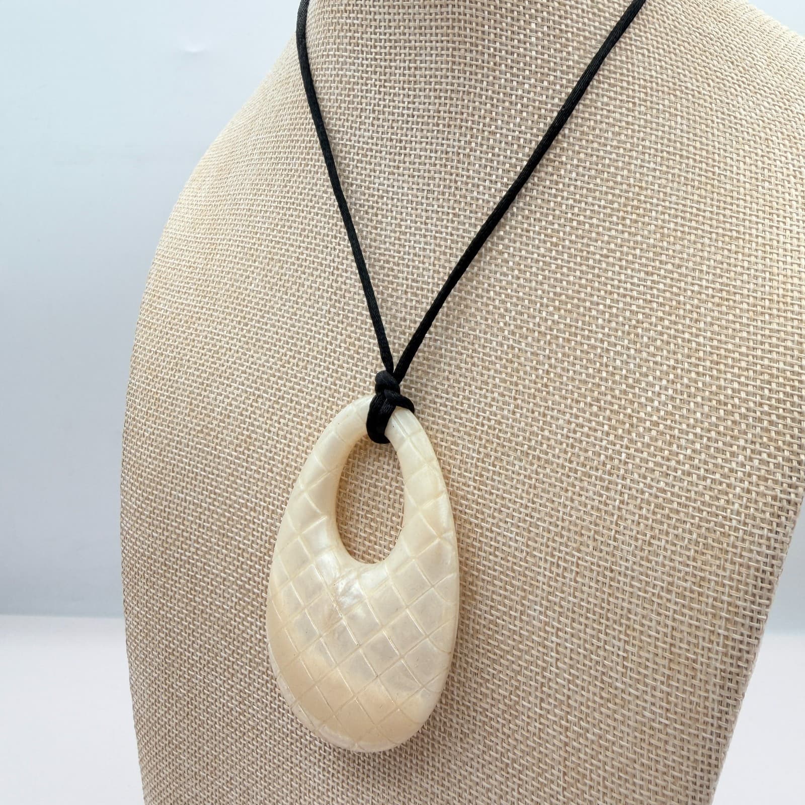 Vintage 80s Shell Geometric Lattice Dangle Necklace Minimalist Amulet Jewelry - Thumbnail 7