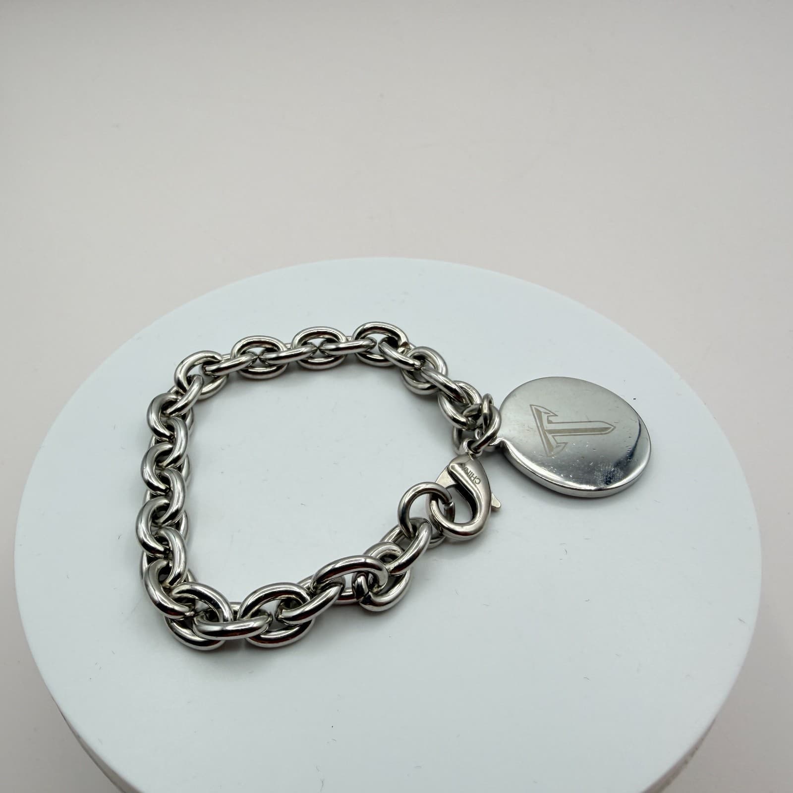 Vintage Y2k Silver Tone Chain Bracelet Engraved Round T Initial Charm Jewelry - Thumbnail 4