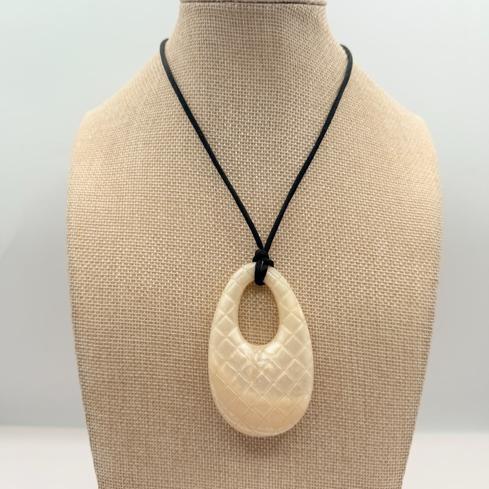 Vintage 80s Shell Geometric Lattice Dangle Necklace Minimalist Amulet Jewelry - Thumbnail 3