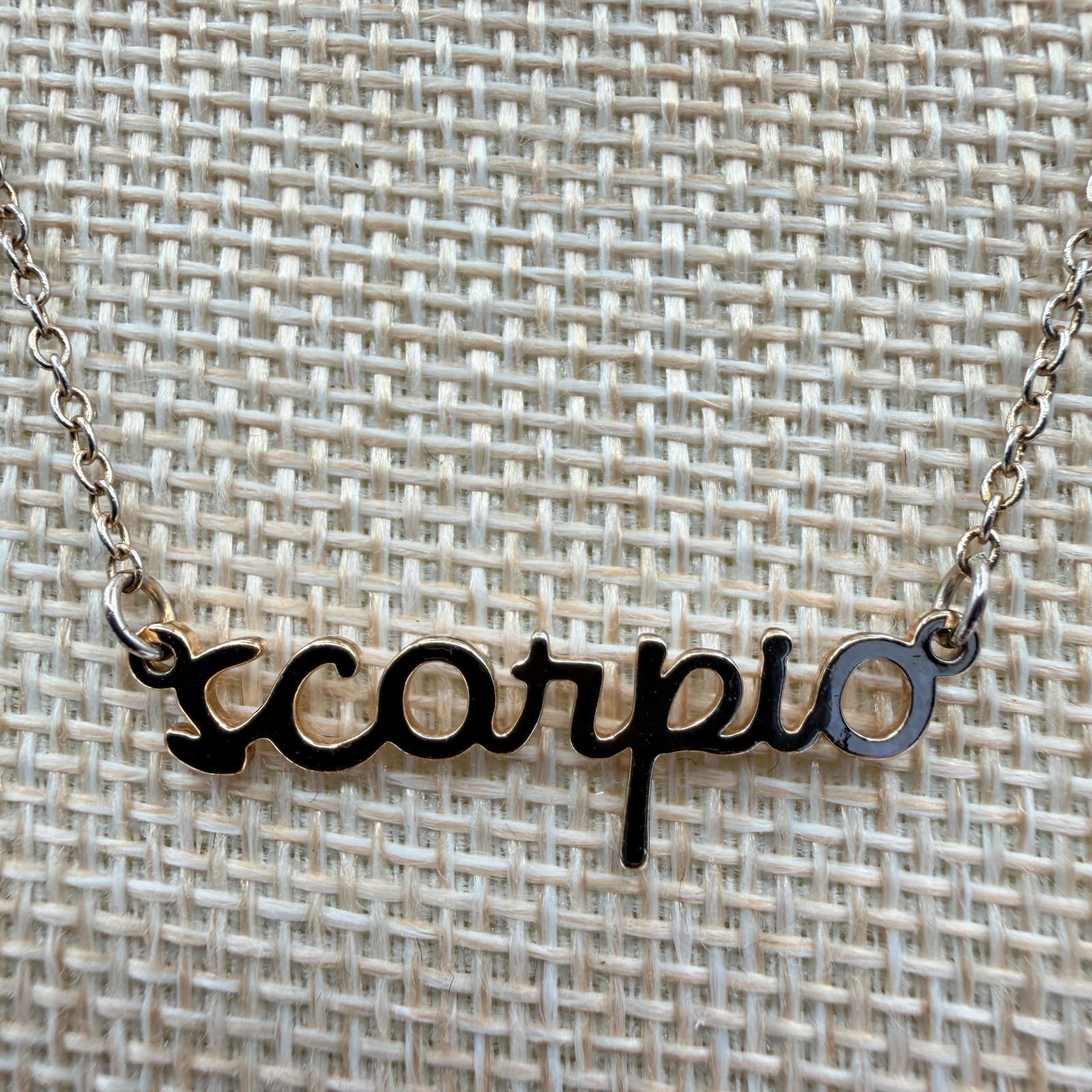 Vintage 80s Zodiac Script Nameplate Necklace Ornate Astrology Pendant Jewelry - Thumbnail 4