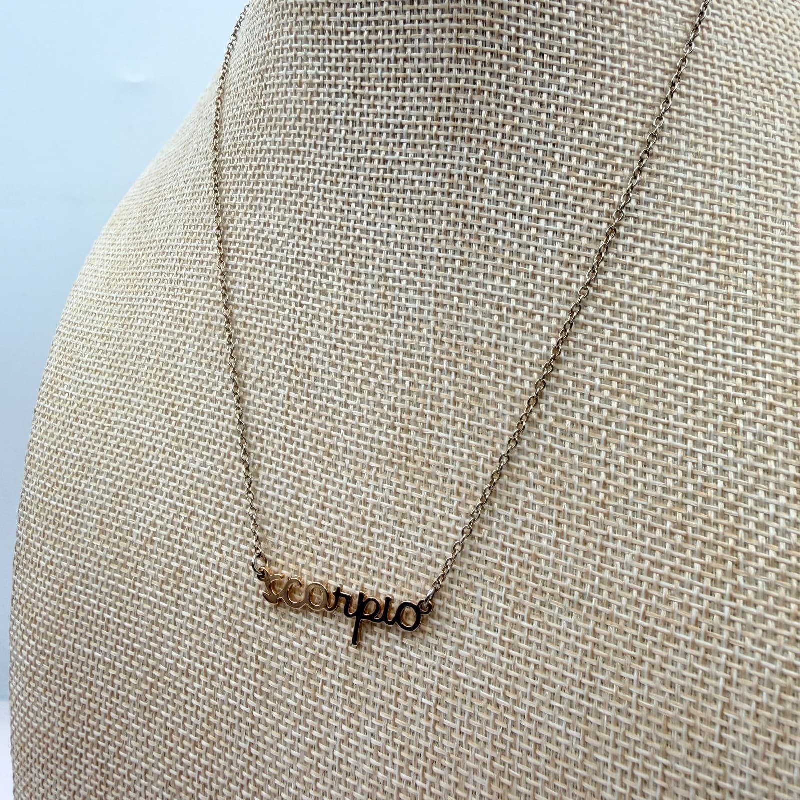 Vintage 80s Zodiac Script Nameplate Necklace Ornate Astrology Pendant Jewelry - Thumbnail 6