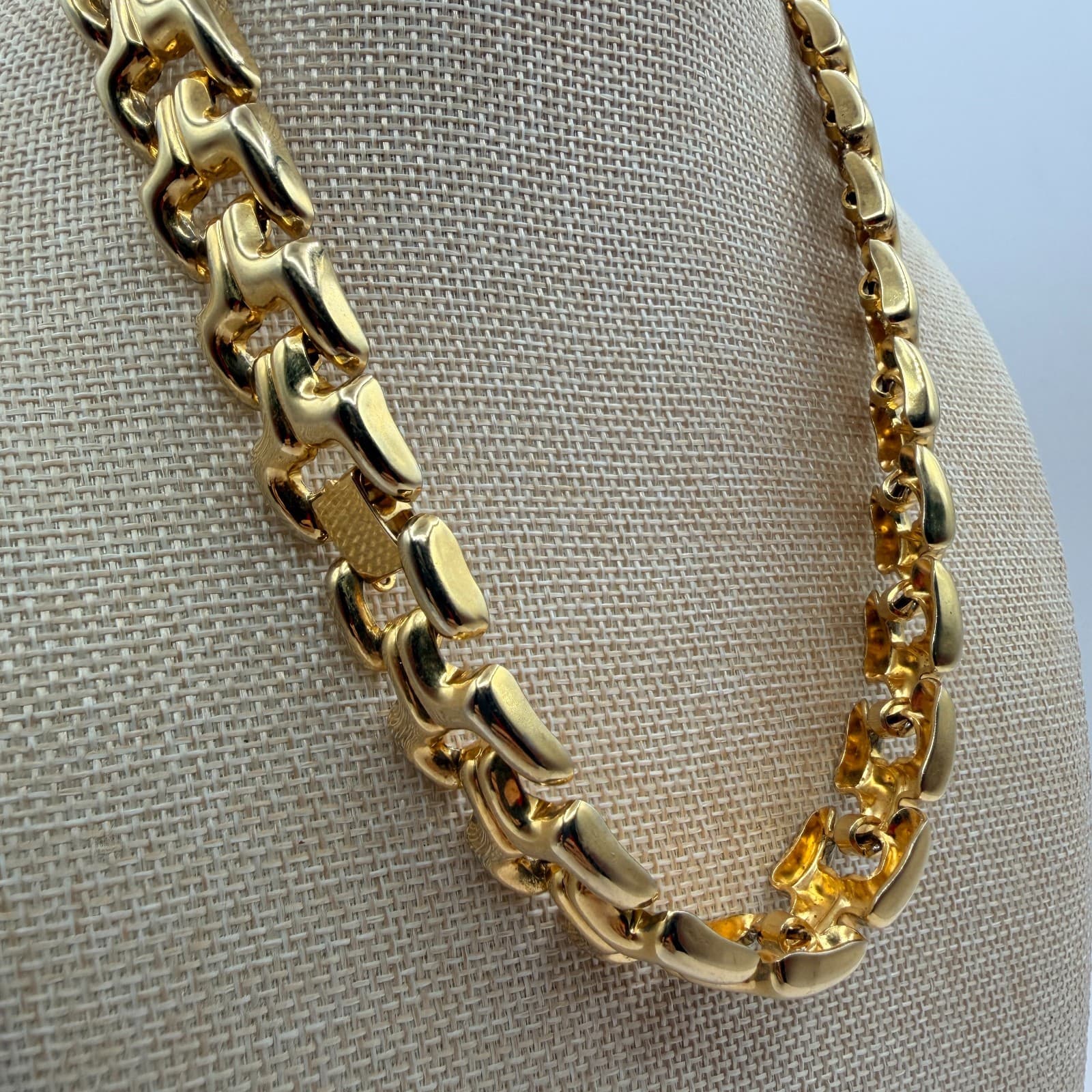 Vintage Y2K Gold Tone Interlocking Link Necklace Statement Women's Jewelry - Thumbnail 4