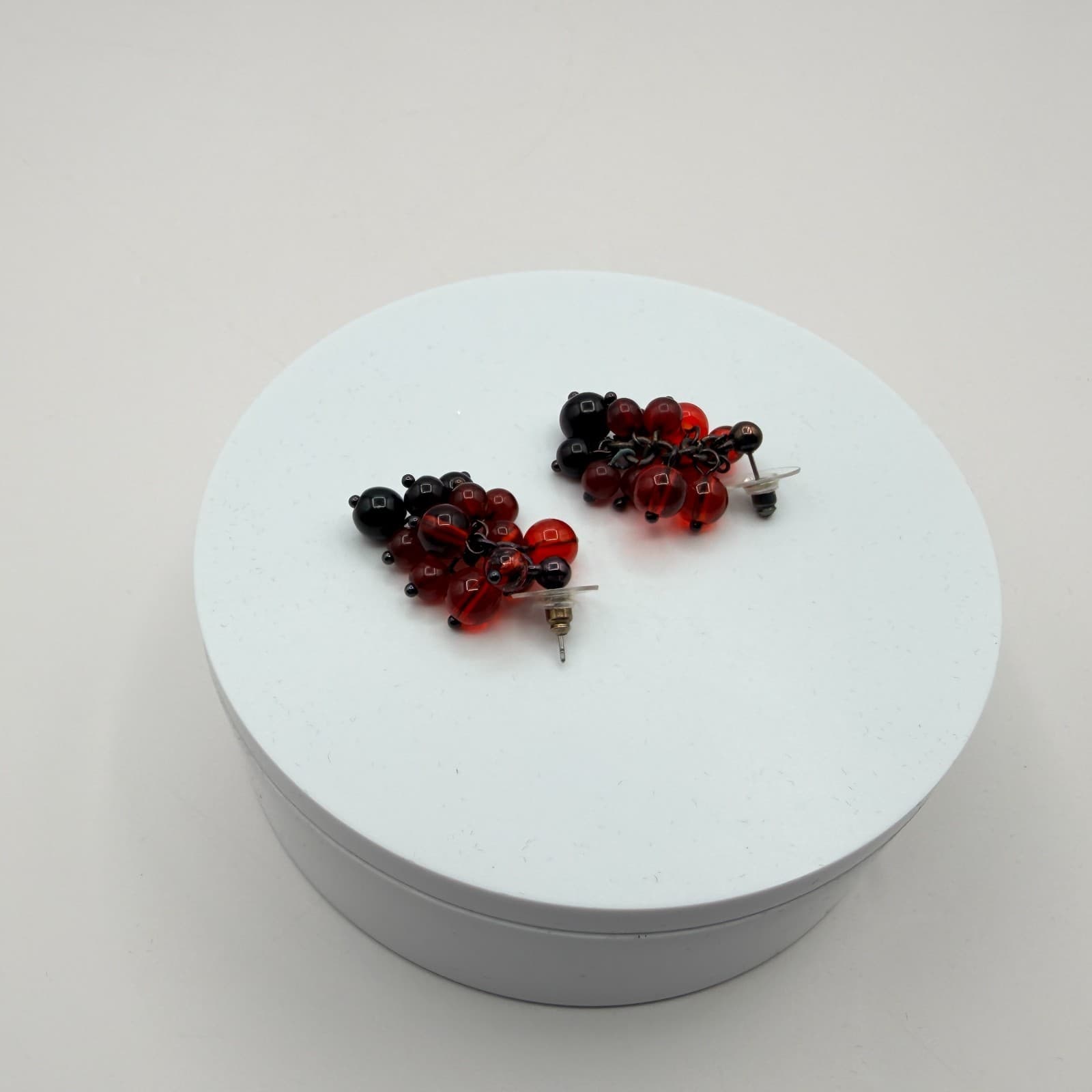 Vintage 80s Bohmian Garnet Glass Grape Cluster Dangle Earrings Statement Jewelry - Thumbnail 7