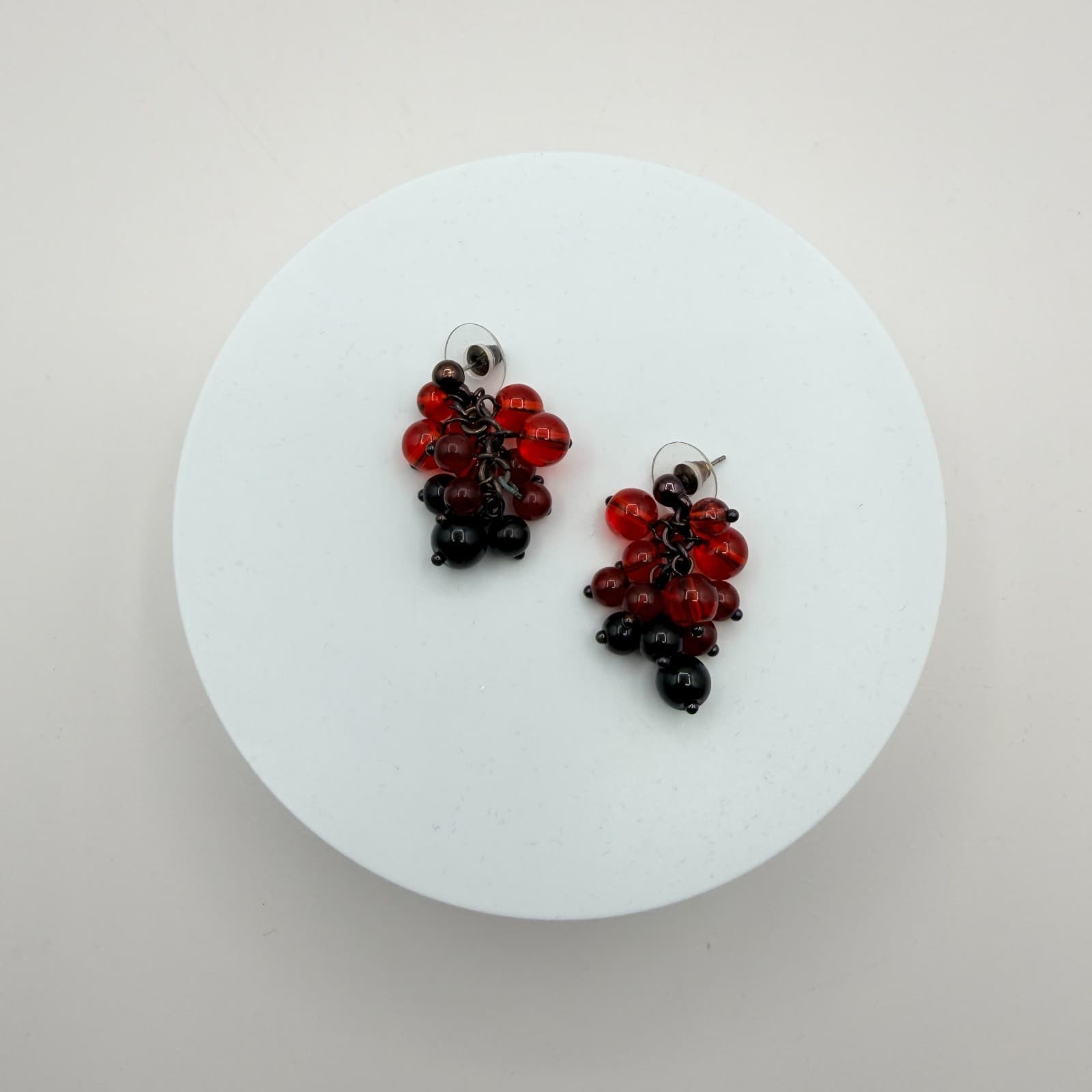 Vintage 80s Bohmian Garnet Glass Grape Cluster Dangle Earrings Statement Jewelry - Thumbnail 2