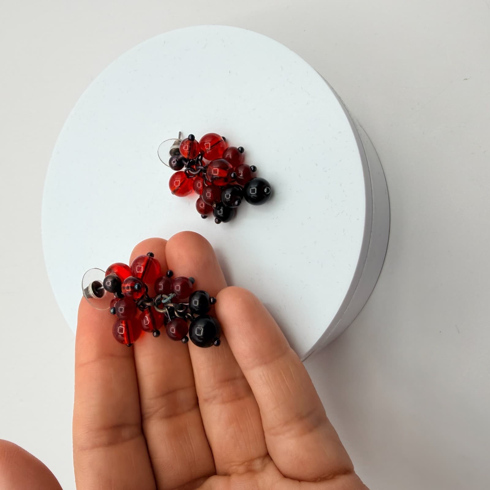 Vintage 80s Bohmian Garnet Glass Grape Cluster Dangle Earrings Statement Jewelry - Thumbnail 8