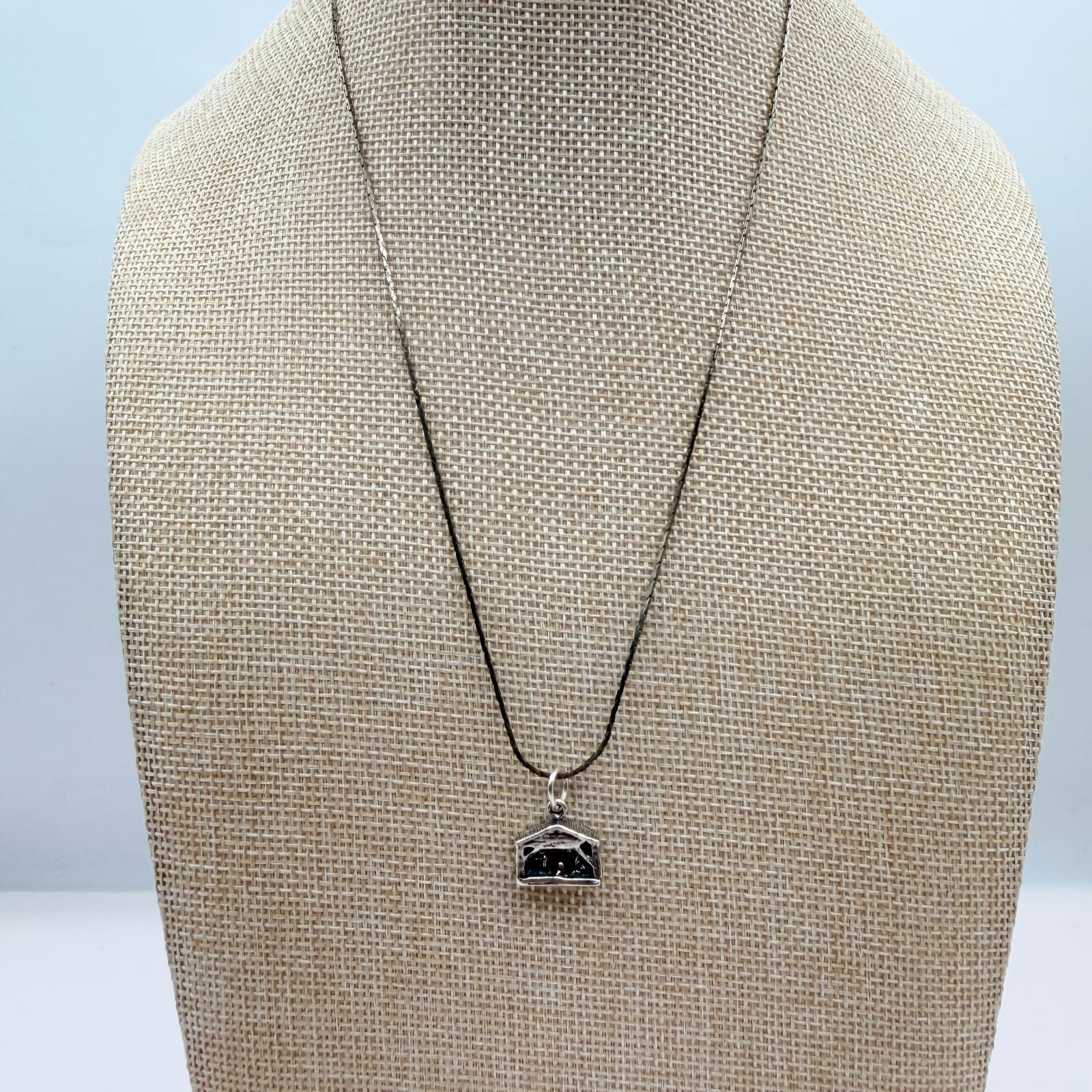 Vintage 90s Silver Tone Nativity Pendant Necklace Religious Women's Jewelry - Thumbnail 4