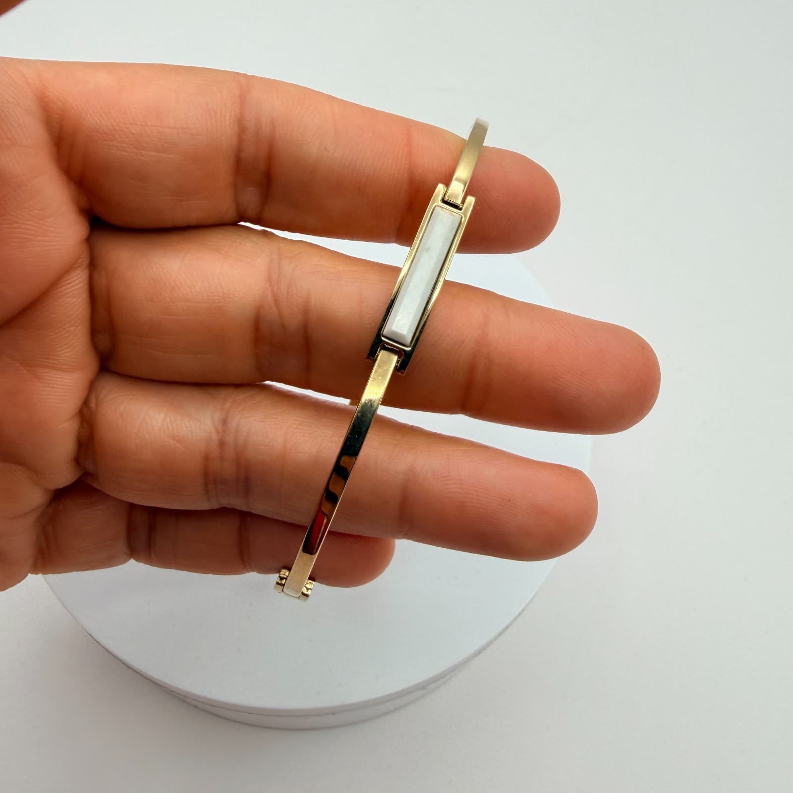 Vintage 80s Gold Tone Textured Spiral Knot Hinged Bangle Bracelet Boho Jewelry - Thumbnail 5