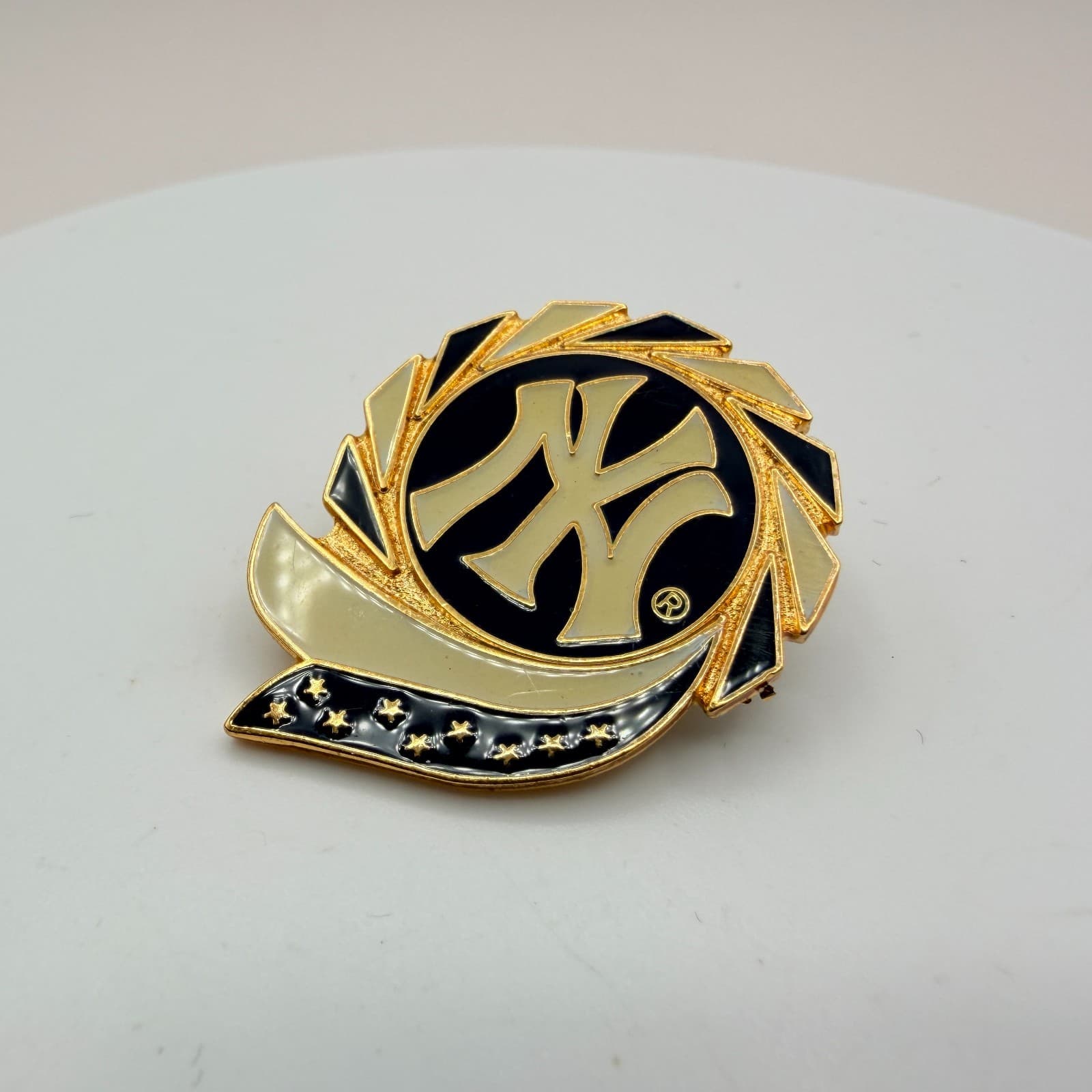 Vintage 1998 Amingo New York Yankees MLB Pin Gold Tone Enamel Fashion Jewelry - Thumbnail 4