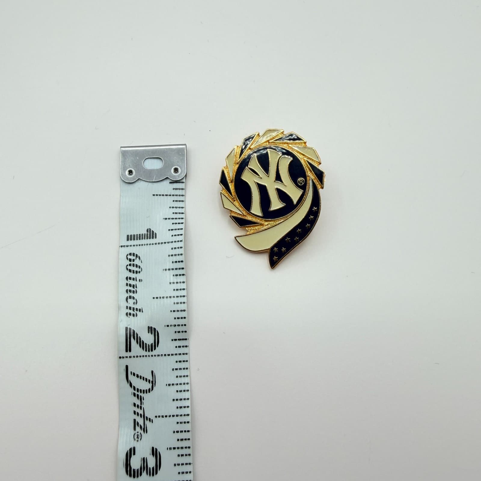 Vintage 1998 Amingo New York Yankees MLB Pin Gold Tone Enamel Fashion Jewelry - Thumbnail 7
