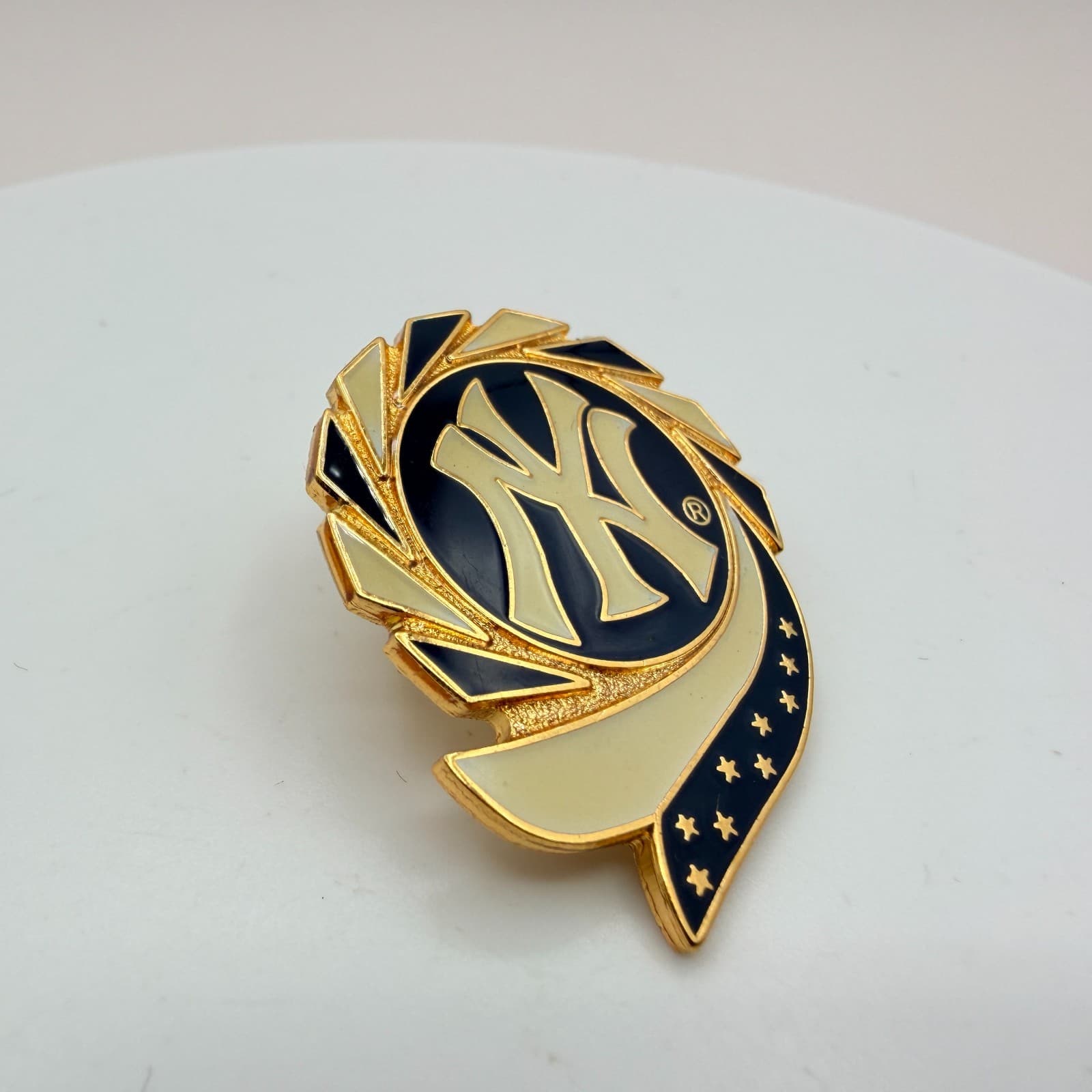 Vintage 1998 Amingo New York Yankees MLB Pin Gold Tone Enamel Fashion Jewelry - Thumbnail 3