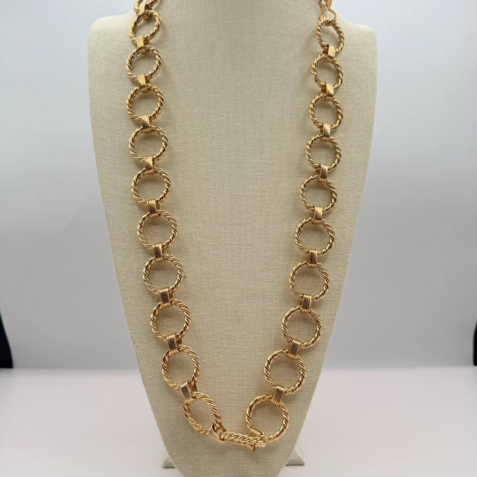 Vintage Y2K Gold Tone Textured Circle link Chain Necklace Women's Jewelry - Image 1