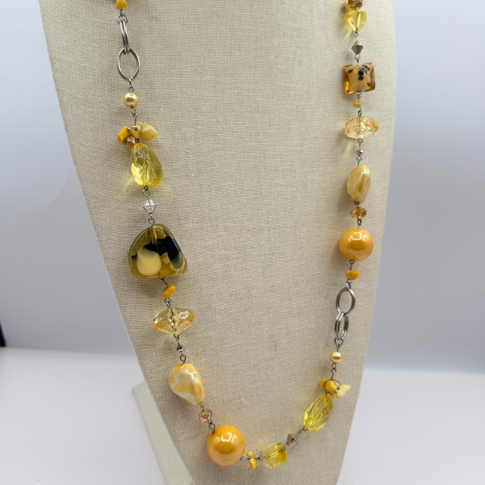 Vintage Y2K Chunky Amber Yellow Faux Resin Beaded Statement Necklace Jewelry - Thumbnail 6