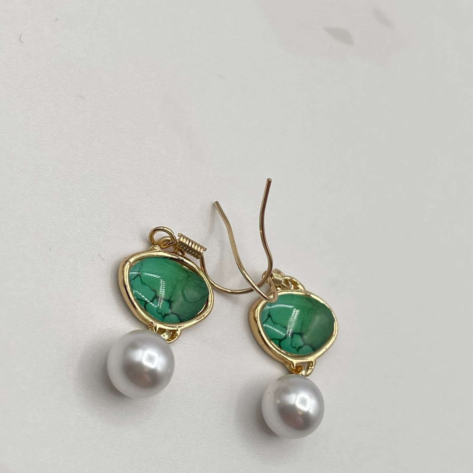 Vintage VTG Gold Tone Chain Necklace Multi-Charm Faux Pearl Green 24" - Thumbnail 3