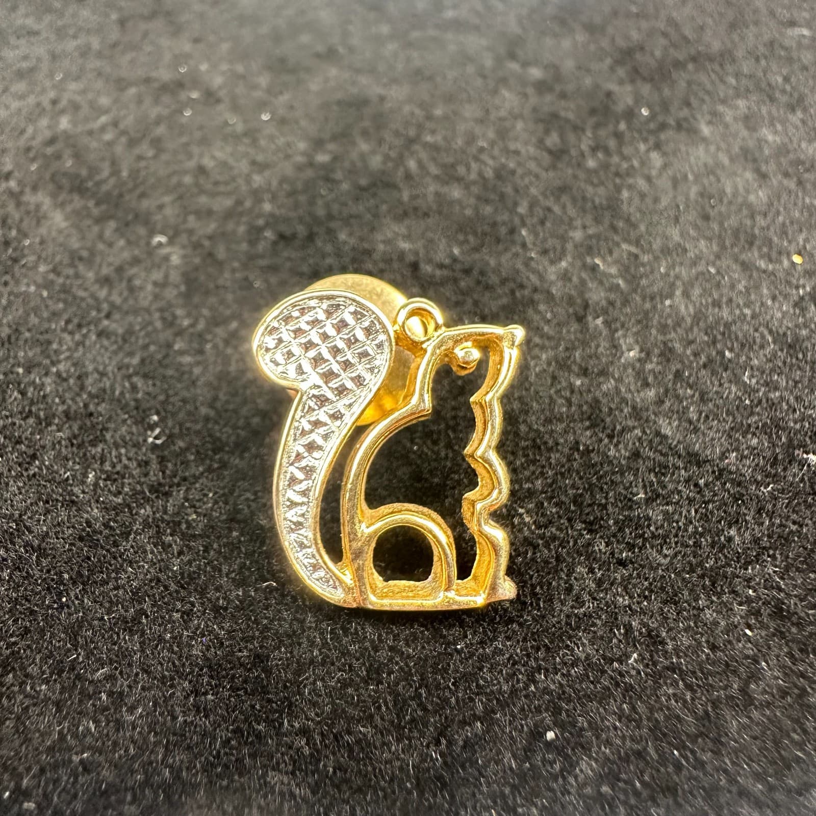 Vintage Goldtone Cat Brooch Pin – Textured Tail Outline Kitty Fashion Jewelry - Image 1