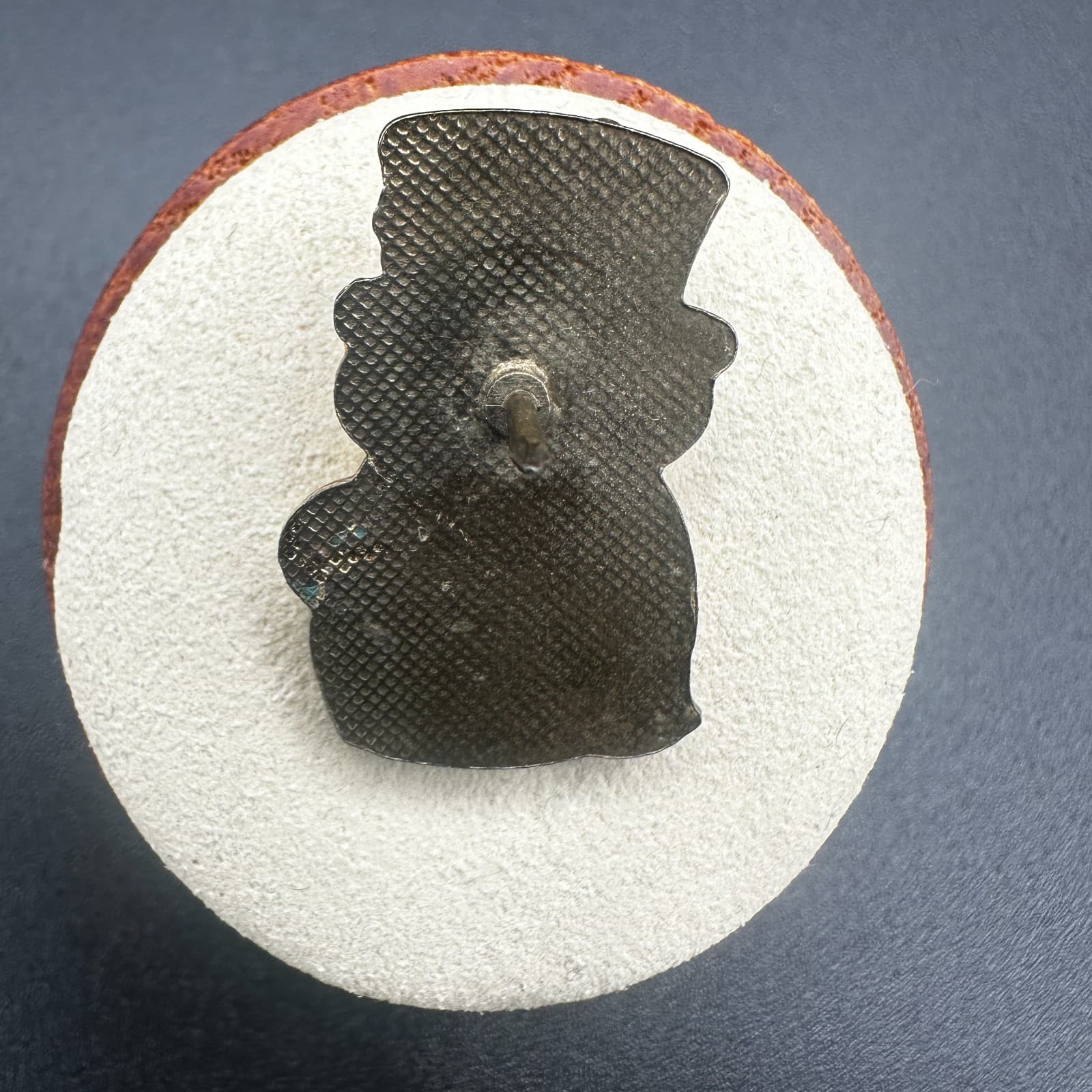 Vintage Enamel Snowman Pin – Christmas Wreath Holiday Brooch - Thumbnail 6