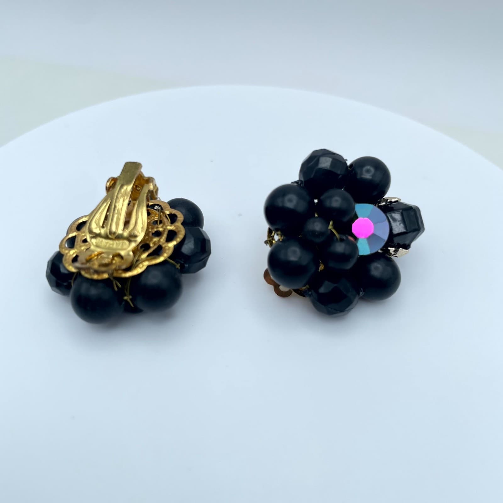 Vintage Gold-Tone Aurora Borealis Black Faceted Beads Cluster Clip-On Earrings - Thumbnail 3