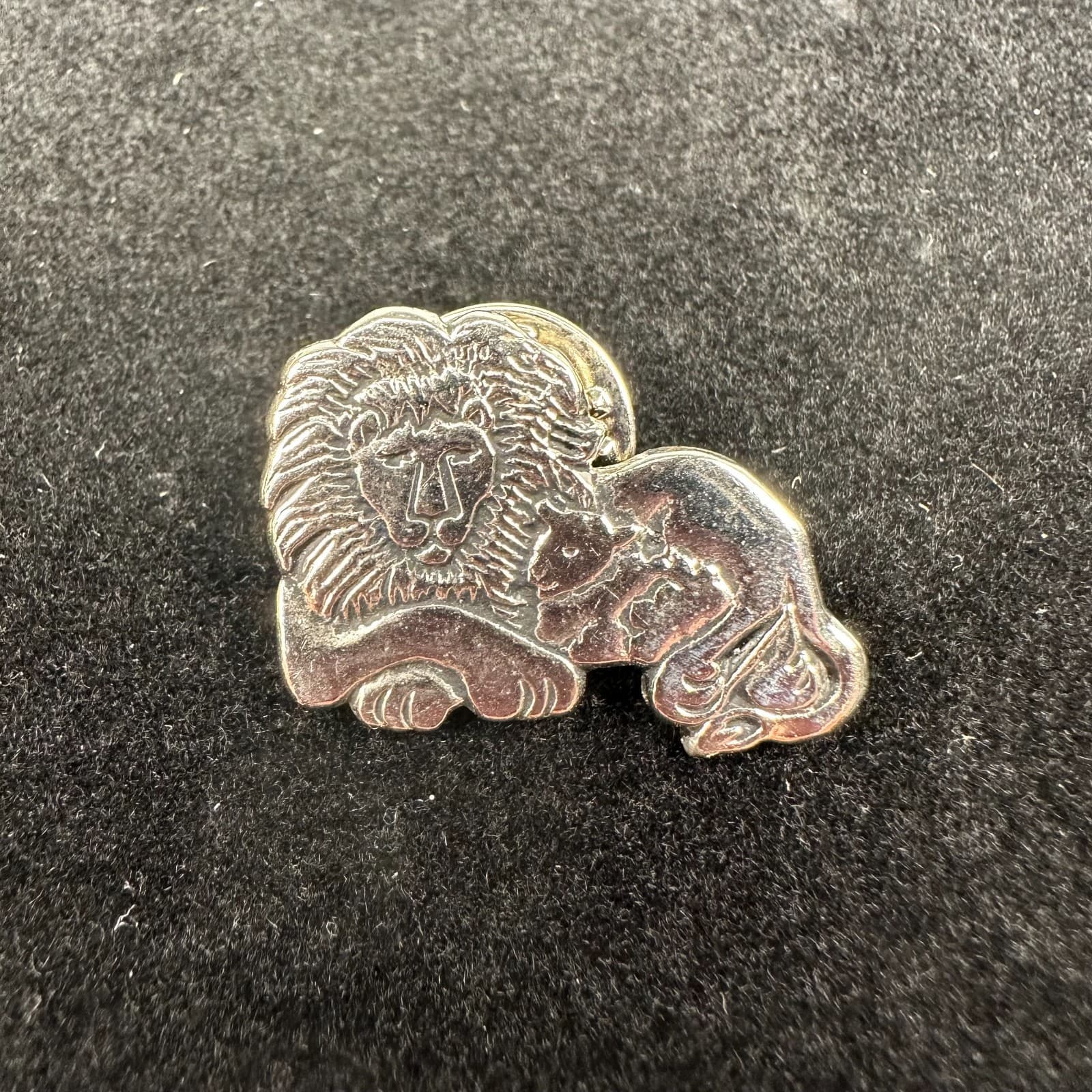 Vintage Silver Tone Lion & Lamb Brooch – Religious Peace Symbol Pin - Image 1