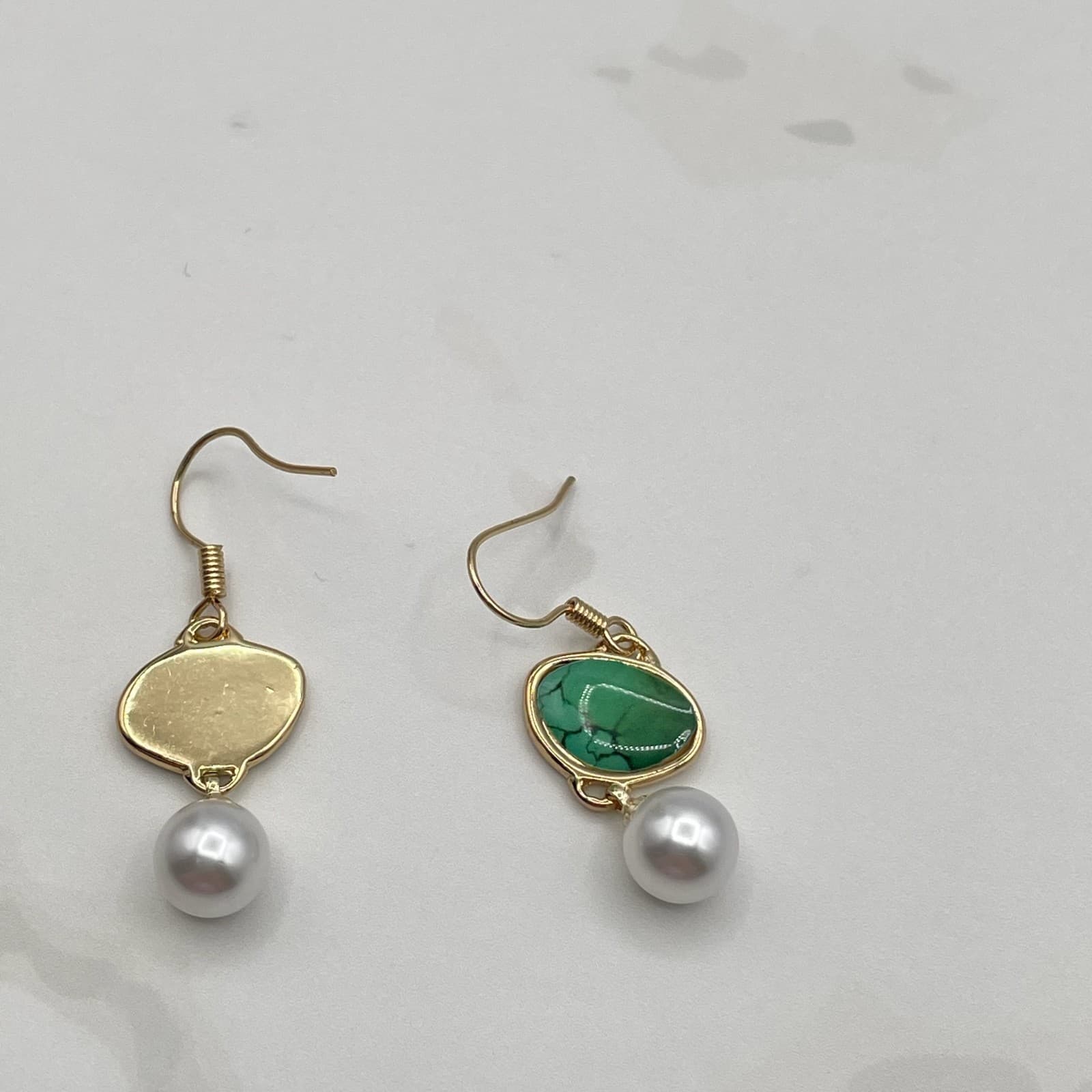 Vintage VTG Gold Tone Chain Necklace Multi-Charm Faux Pearl Green 24" - Thumbnail 4