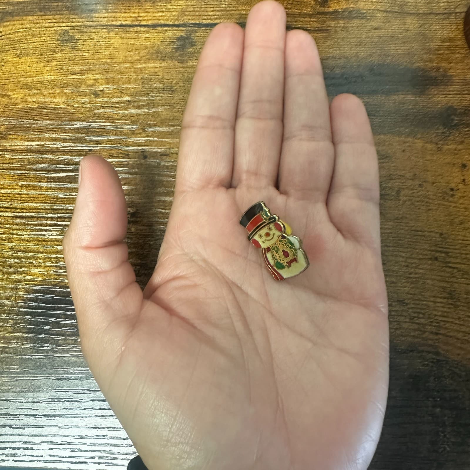 Vintage Enamel Snowman Pin – Christmas Wreath Holiday Brooch - Thumbnail 4