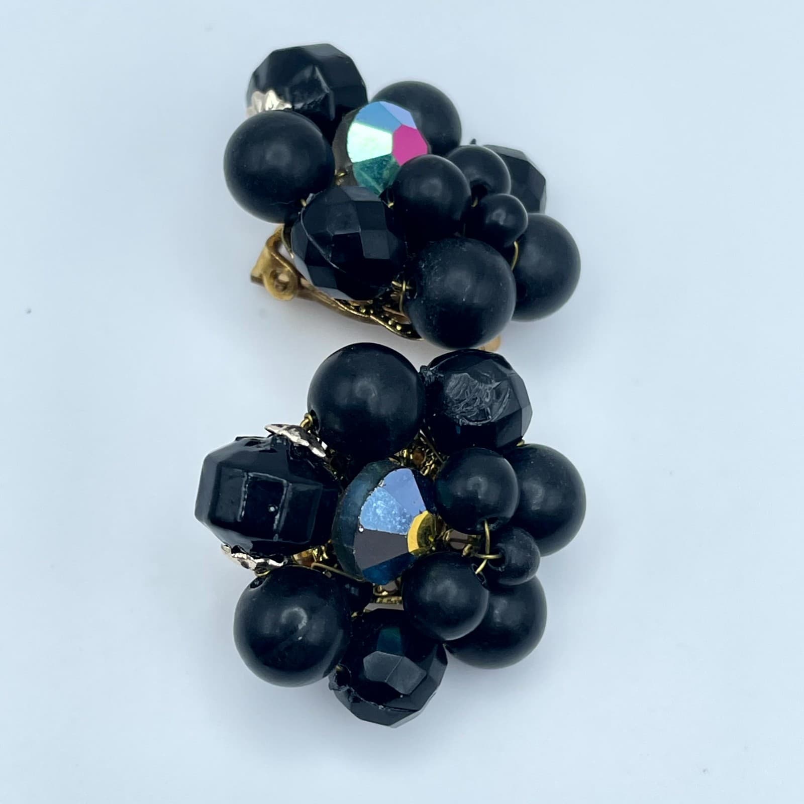 Vintage Gold-Tone Aurora Borealis Black Faceted Beads Cluster Clip-On Earrings - Thumbnail 9