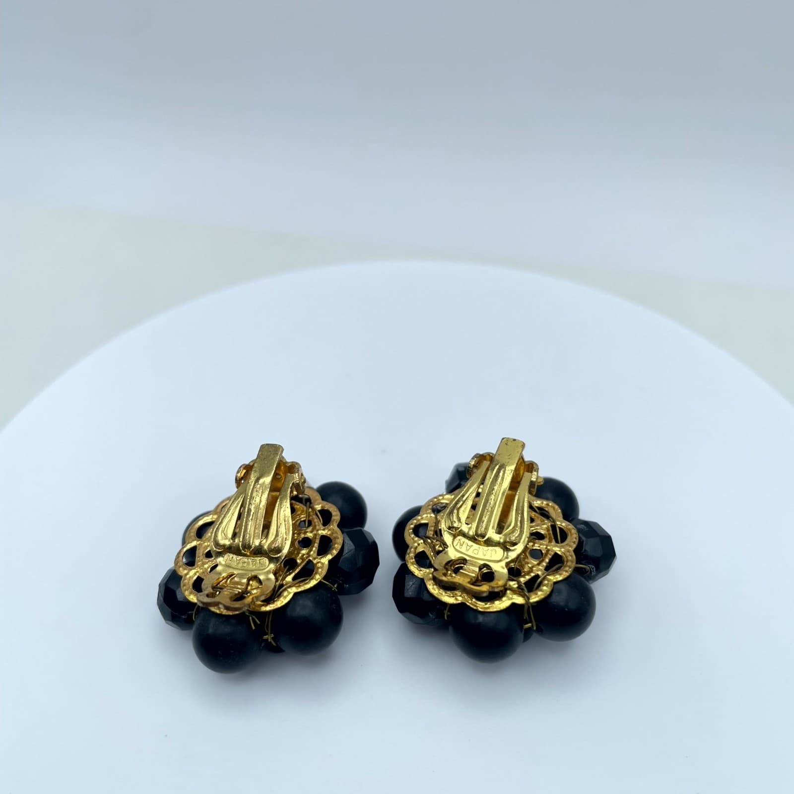 Vintage Gold-Tone Aurora Borealis Black Faceted Beads Cluster Clip-On Earrings - Thumbnail 4