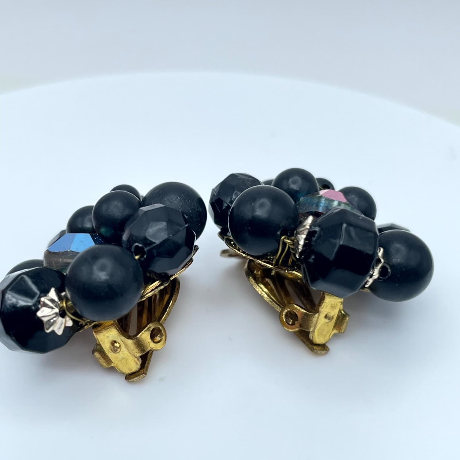 Vintage Gold-Tone Aurora Borealis Black Faceted Beads Cluster Clip-On Earrings - Thumbnail 7