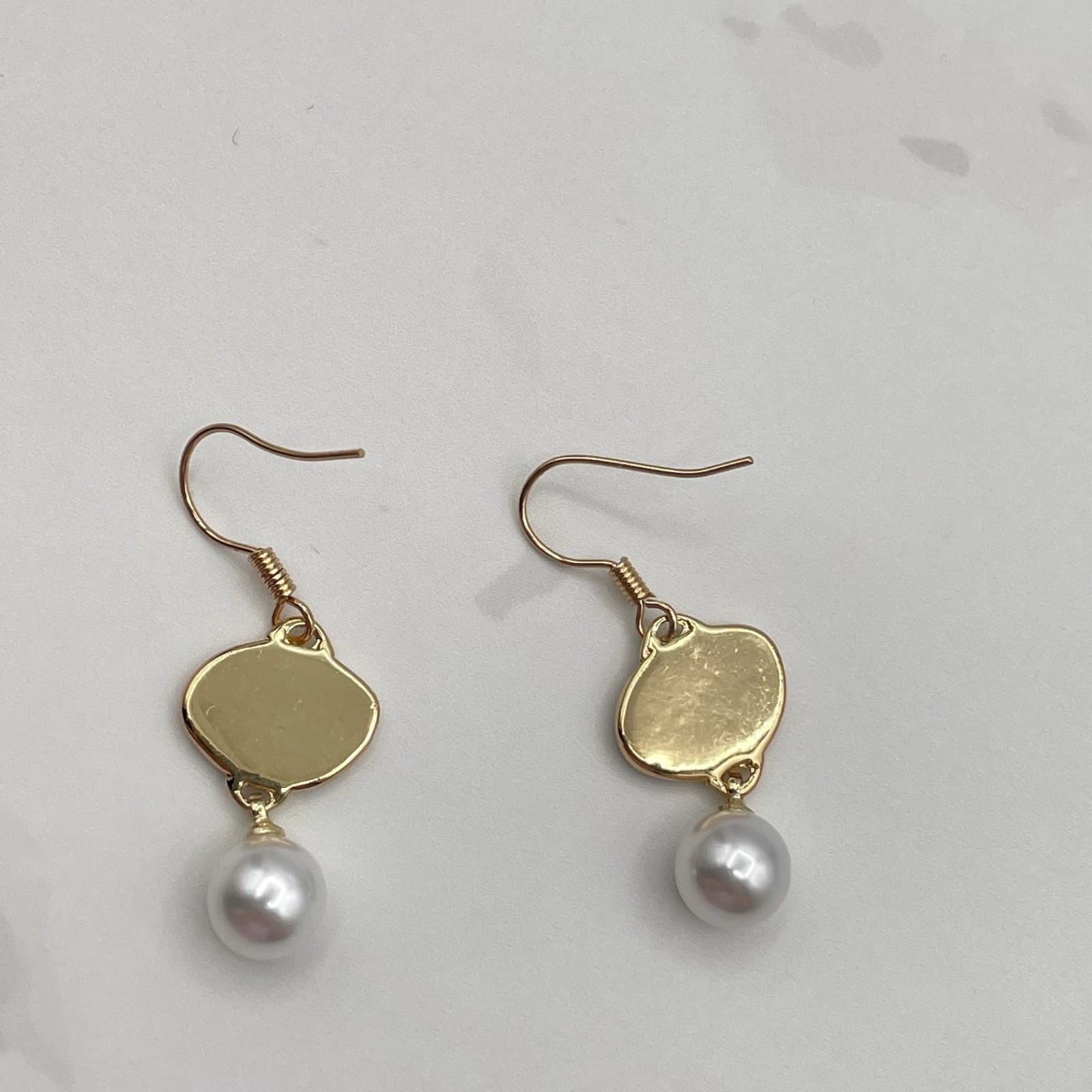 Vintage VTG Gold Tone Chain Necklace Multi-Charm Faux Pearl Green 24" - Thumbnail 5