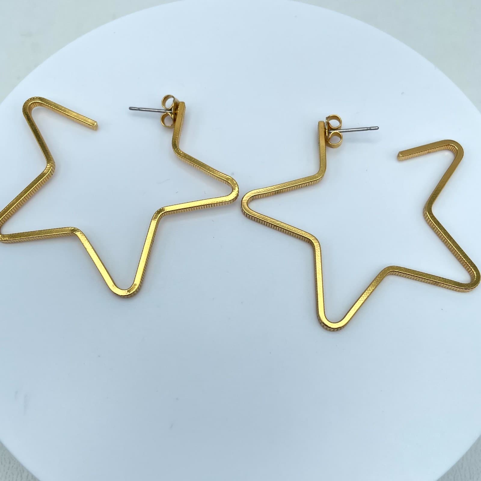 Vintage 1990 Gold-Tone Open Star-Shaped Oversized Hoop Butterfly Back Earrings - Image 1