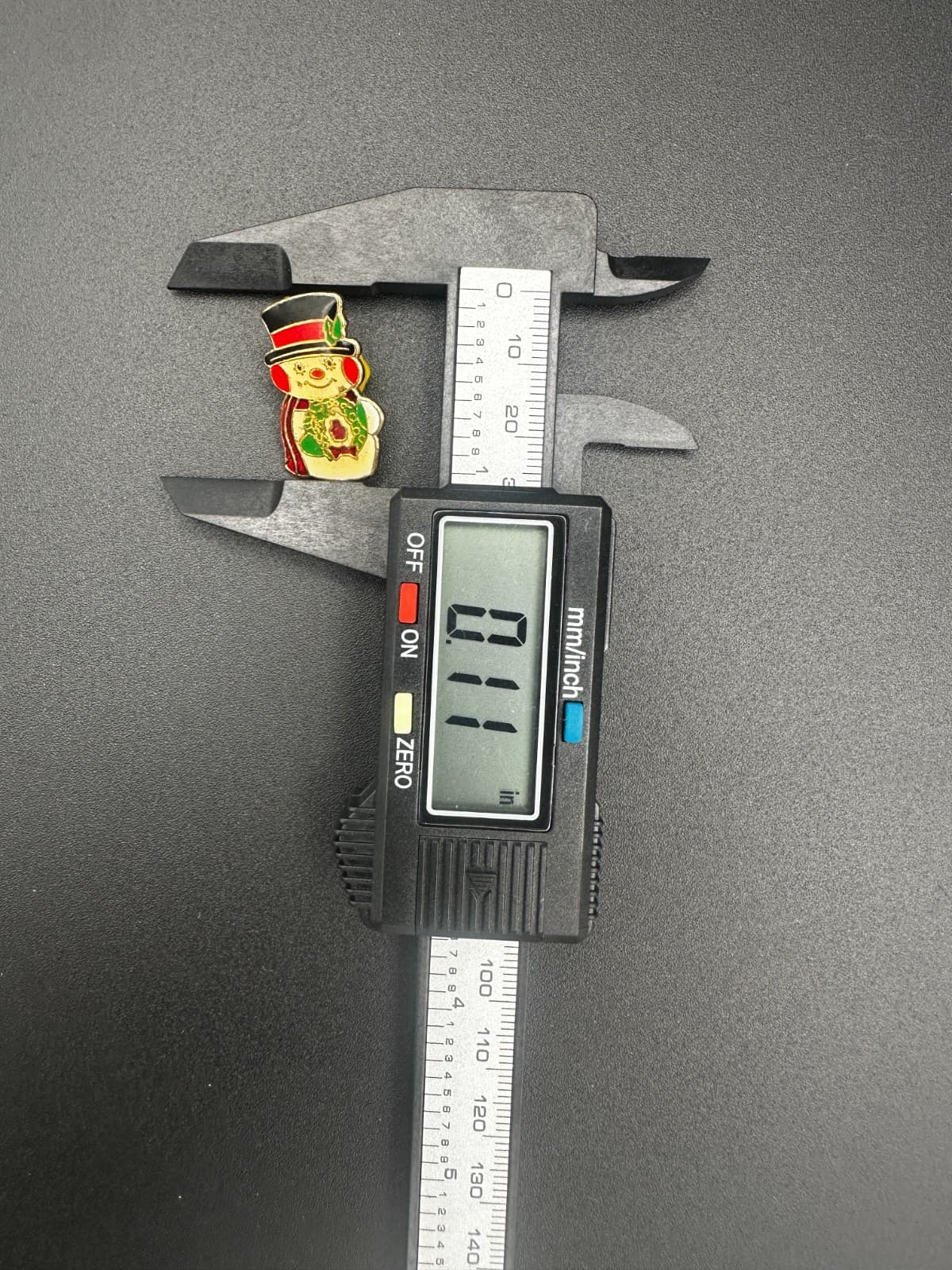 Vintage Enamel Snowman Pin – Christmas Wreath Holiday Brooch - Thumbnail 7