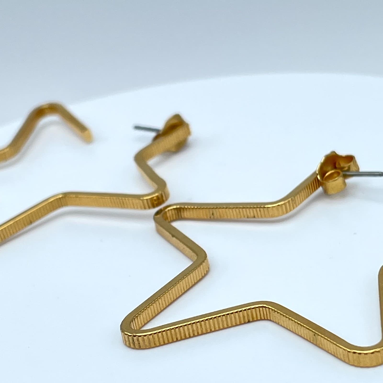 Vintage 1990 Gold-Tone Open Star-Shaped Oversized Hoop Butterfly Back Earrings - Thumbnail 8