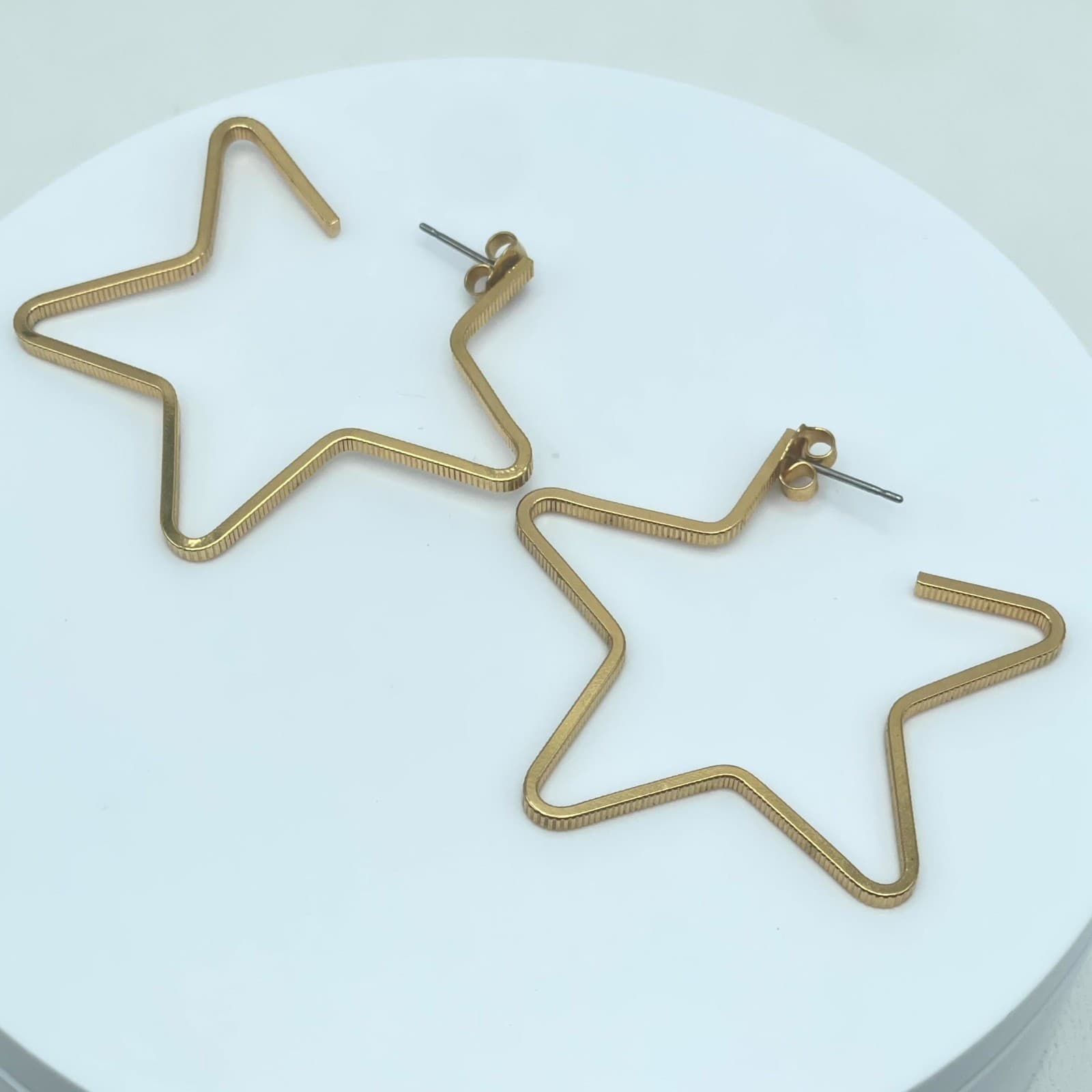 Vintage 1990 Gold-Tone Open Star-Shaped Oversized Hoop Butterfly Back Earrings - Thumbnail 9