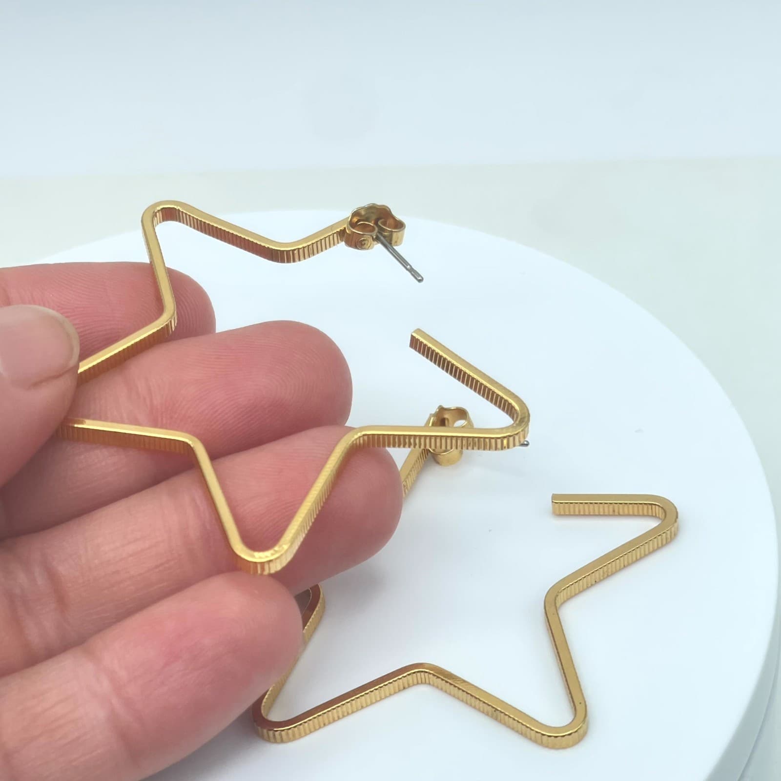 Vintage 1990 Gold-Tone Open Star-Shaped Oversized Hoop Butterfly Back Earrings - Thumbnail 10