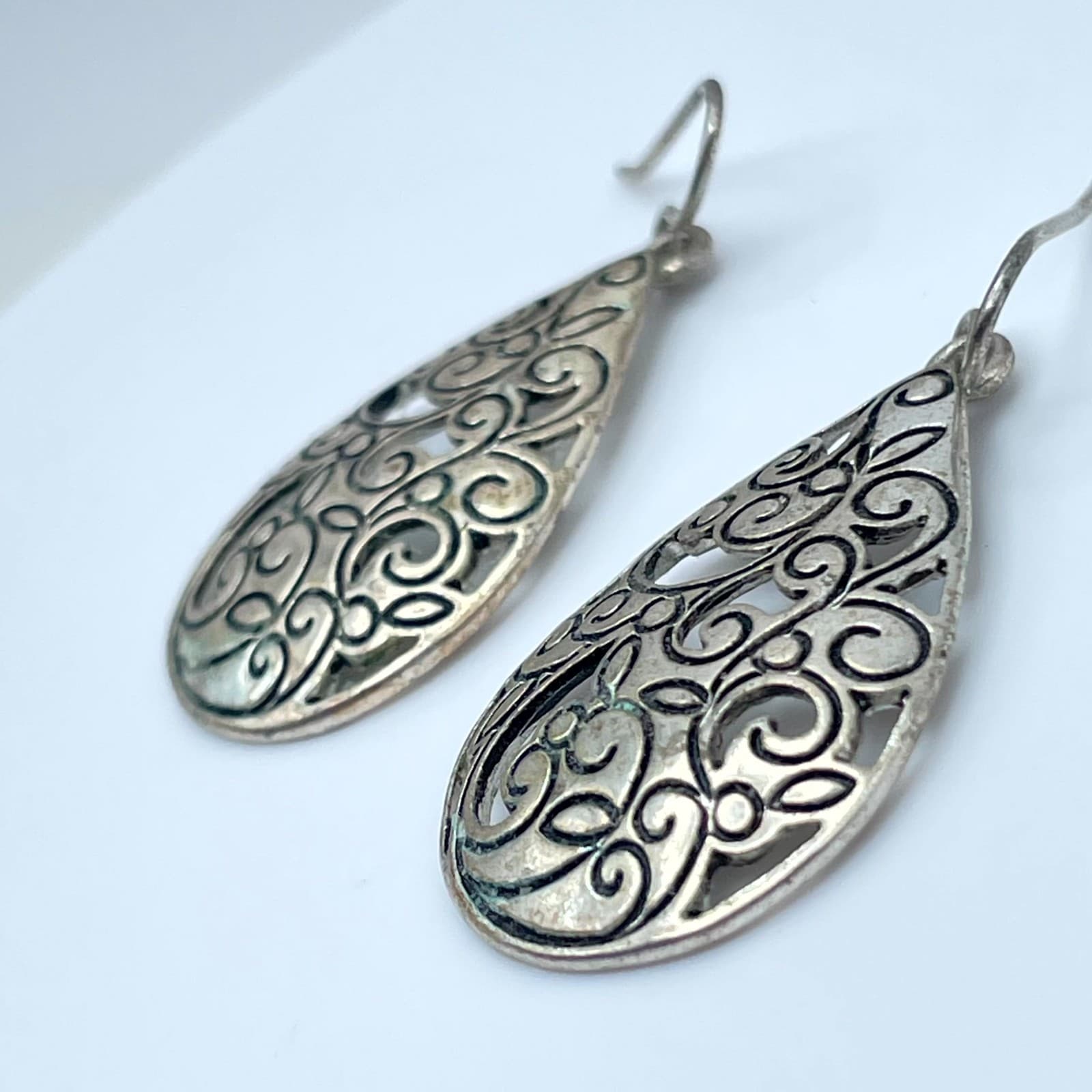 Vintage Celtic-Inspired Silver-Tone Filigree Teardrop Dangle French Hook Earring - Thumbnail 9