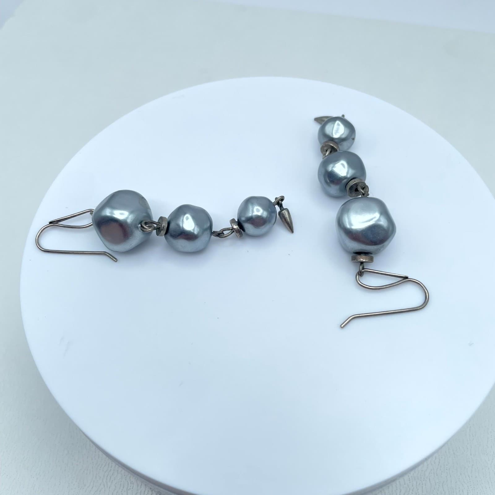 Y2K Baroque-Style Silver-Toine Articulated Grey Pearl Drop French Hook Earrings - Thumbnail 5
