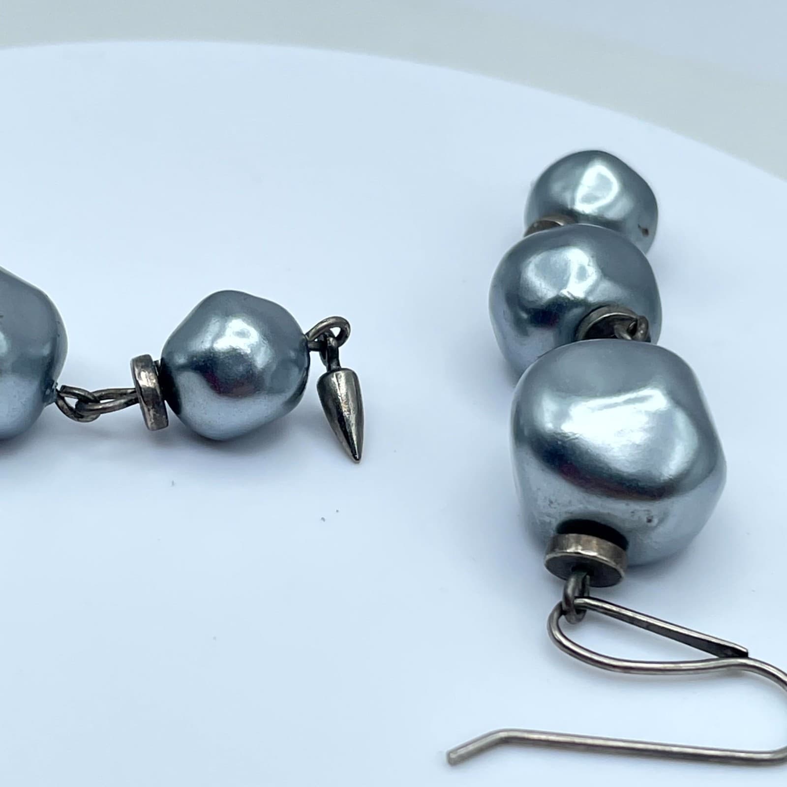 Y2K Baroque-Style Silver-Toine Articulated Grey Pearl Drop French Hook Earrings - Thumbnail 7