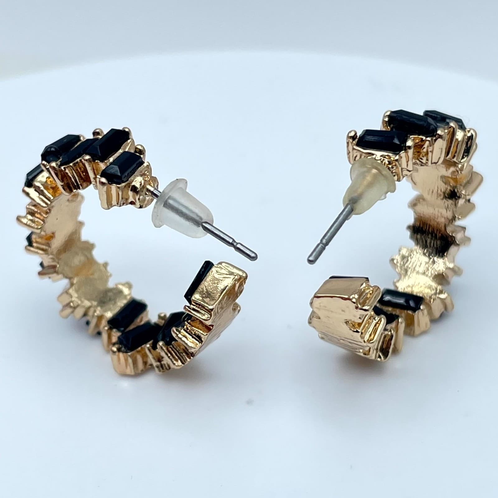 Y2K Gold-Tone Classic Huggie Style Bezel Black Faceted Glass Beads Hoop Earrings - Thumbnail 9