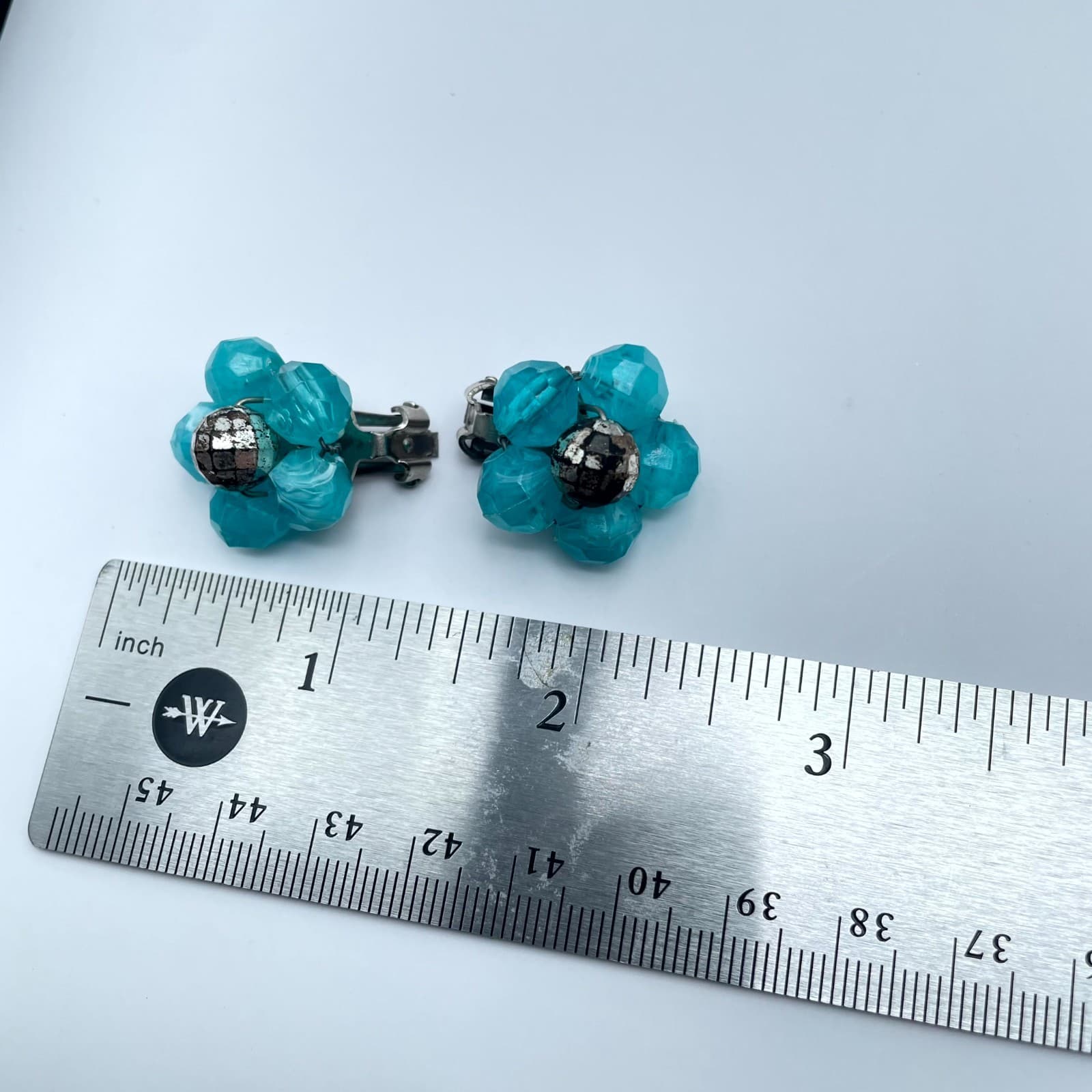 Vintage 1950s Silver-Tone Aqua Faceted Cluster Flower Beads Clip-On Earrings - Thumbnail 2