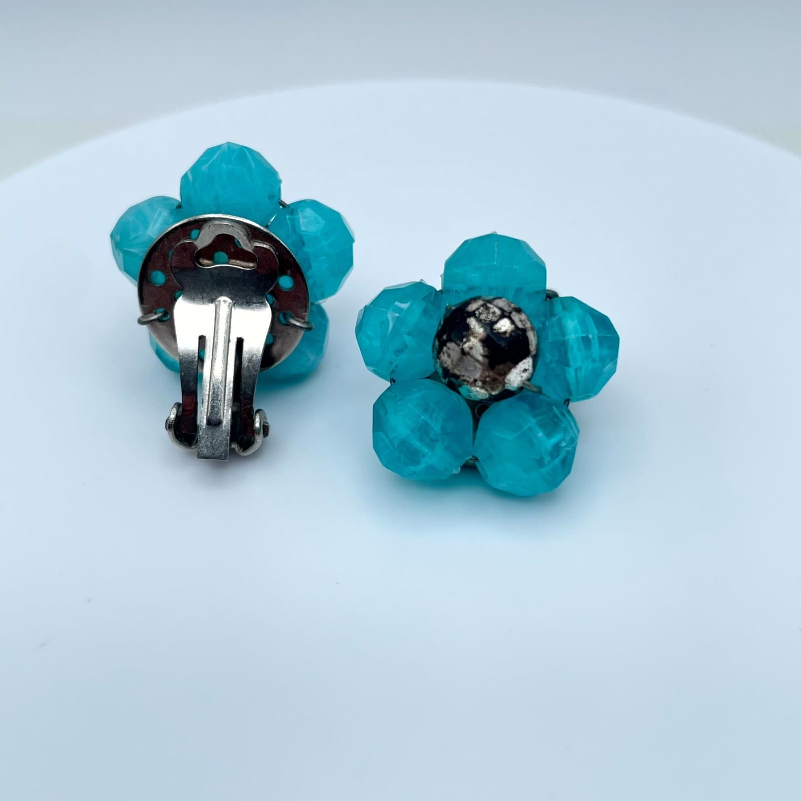 Vintage 1950s Silver-Tone Aqua Faceted Cluster Flower Beads Clip-On Earrings - Thumbnail 3
