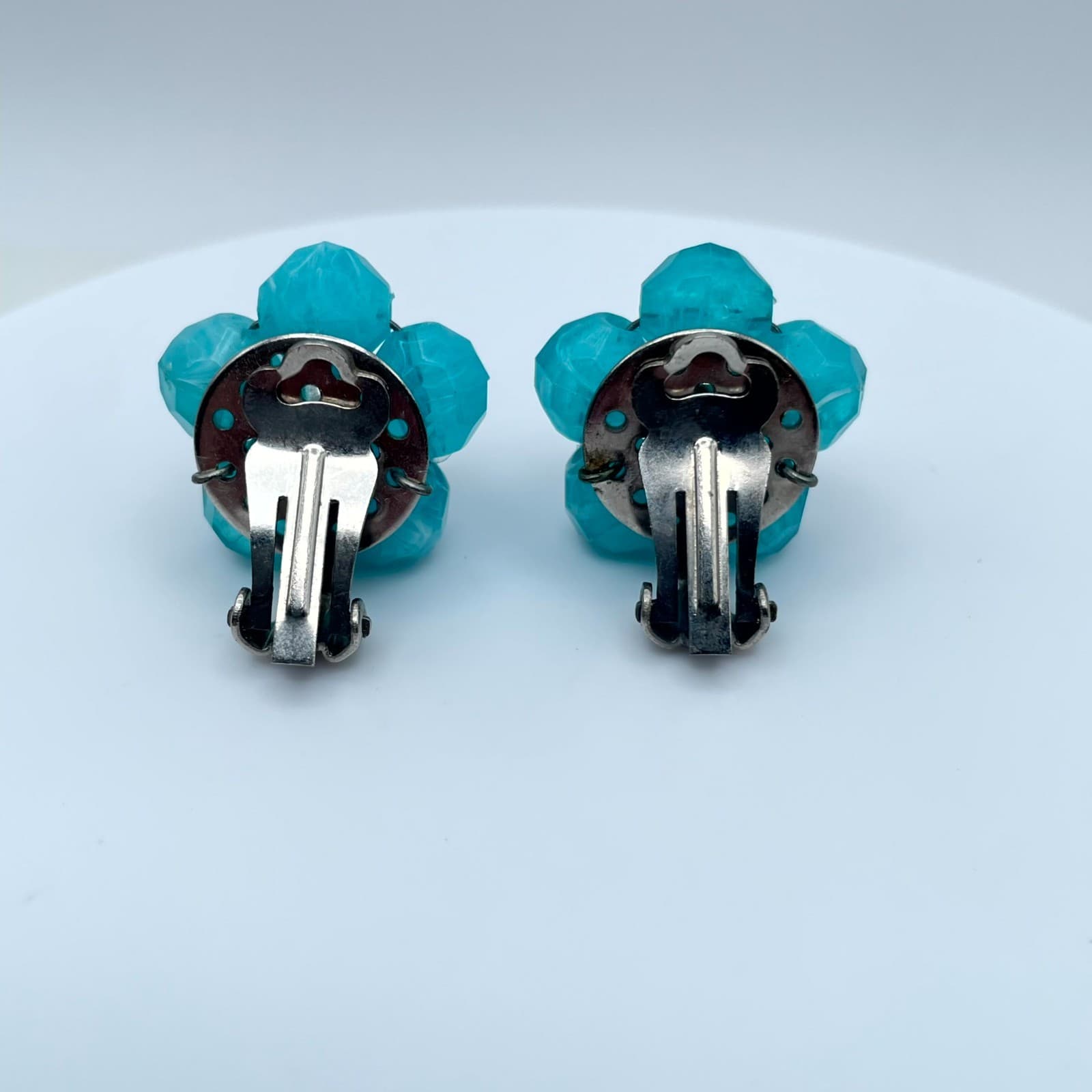 Vintage 1950s Silver-Tone Aqua Faceted Cluster Flower Beads Clip-On Earrings - Thumbnail 4