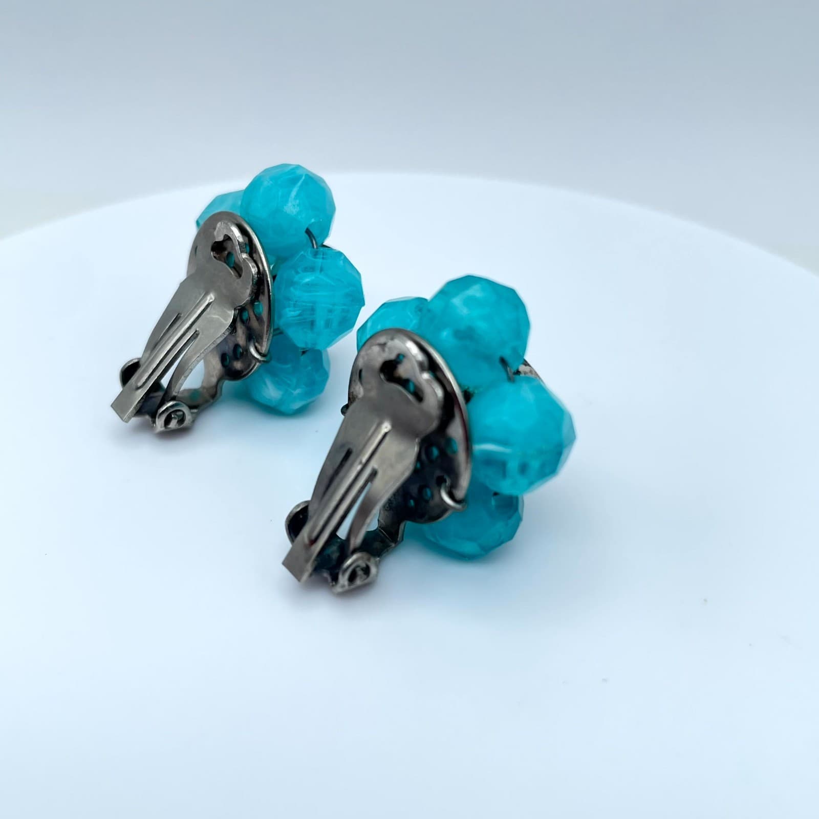Vintage 1950s Silver-Tone Aqua Faceted Cluster Flower Beads Clip-On Earrings - Thumbnail 5