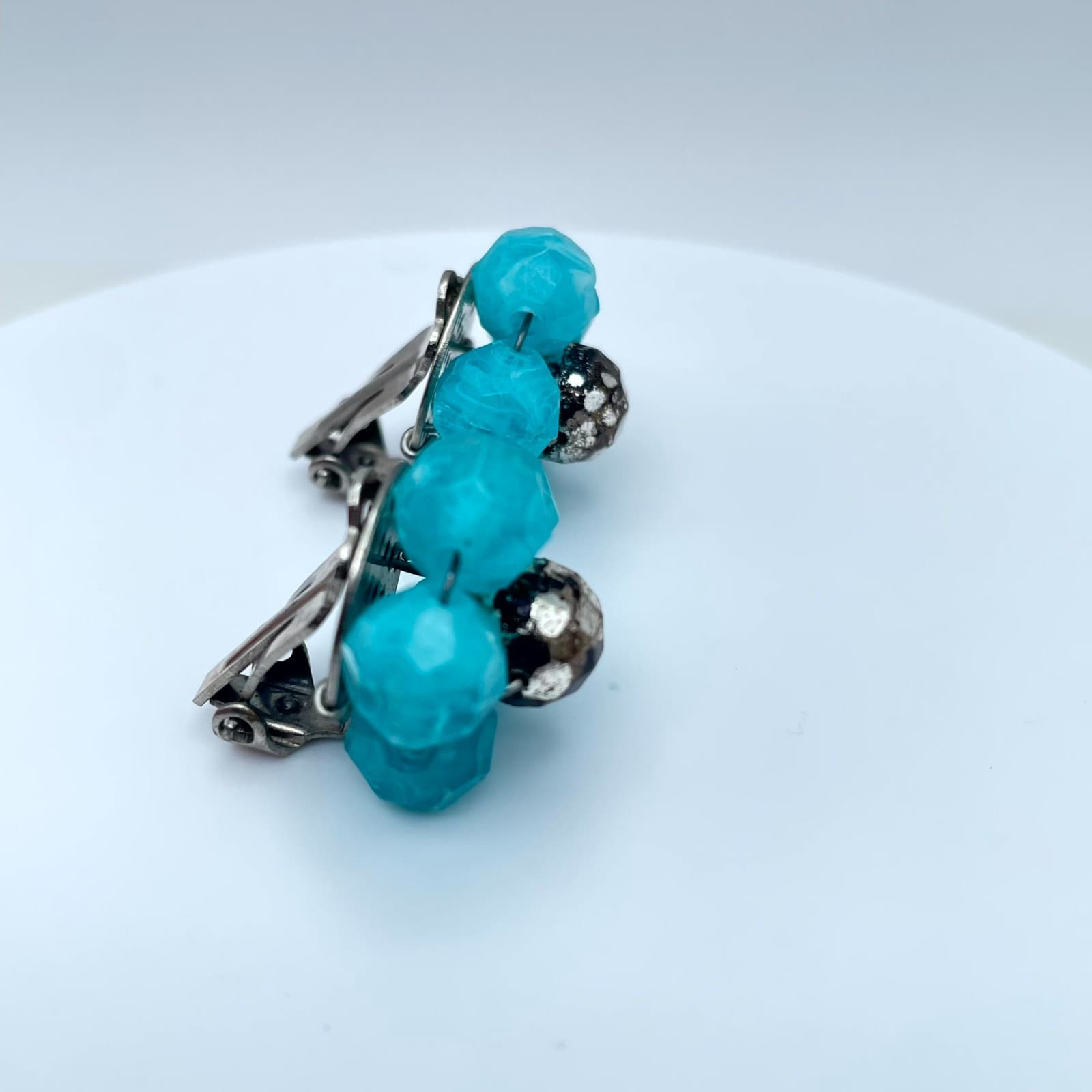 Vintage 1950s Silver-Tone Aqua Faceted Cluster Flower Beads Clip-On Earrings - Thumbnail 6