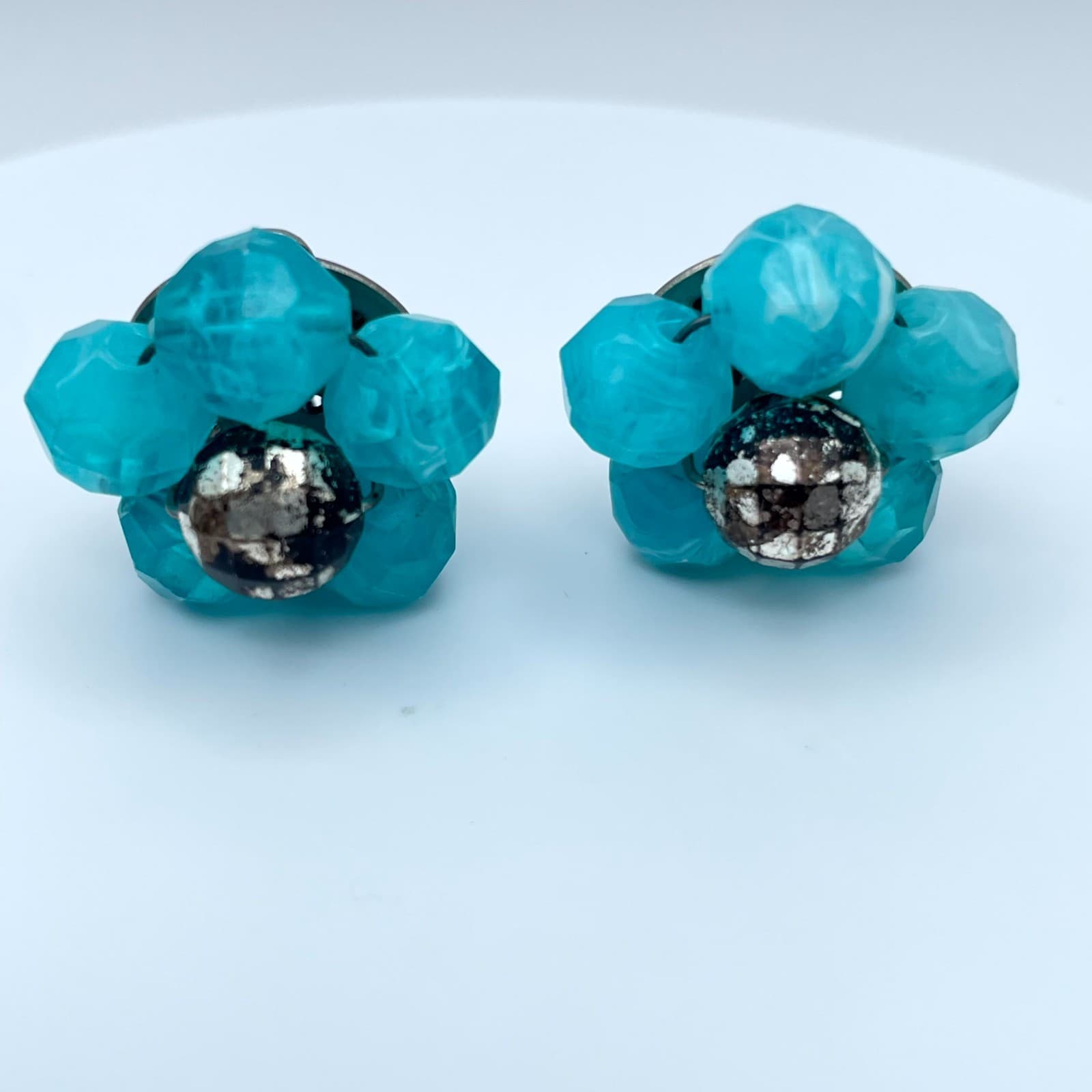 Vintage 1950s Silver-Tone Aqua Faceted Cluster Flower Beads Clip-On Earrings - Thumbnail 7