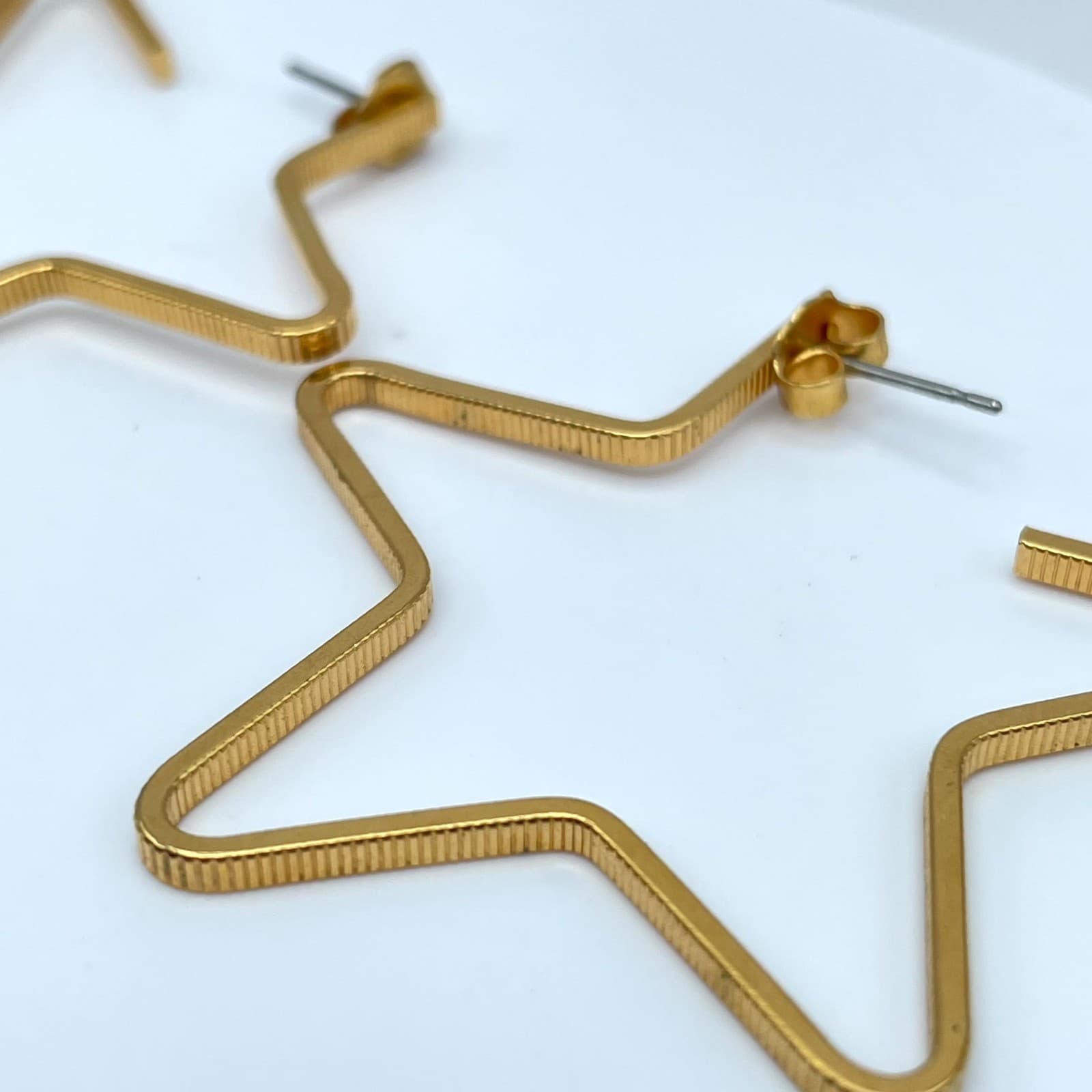 Vintage 1990 Gold-Tone Open Star-Shaped Oversized Hoop Butterfly Back Earrings - Thumbnail 4