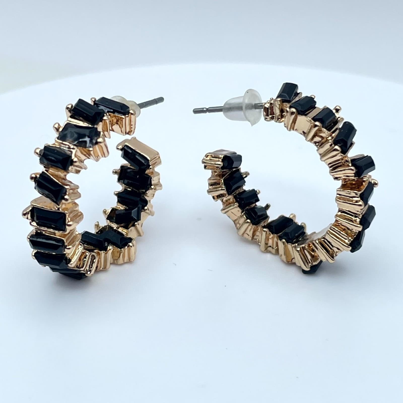 Y2K Gold-Tone Classic Huggie Style Bezel Black Faceted Glass Beads Hoop Earrings - Thumbnail 6